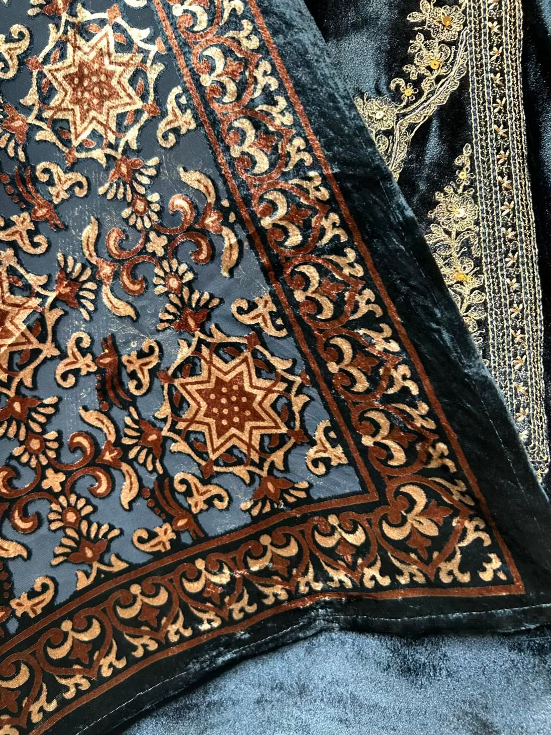 Hoorain-é-Velvet Suit (Peacock Blue)