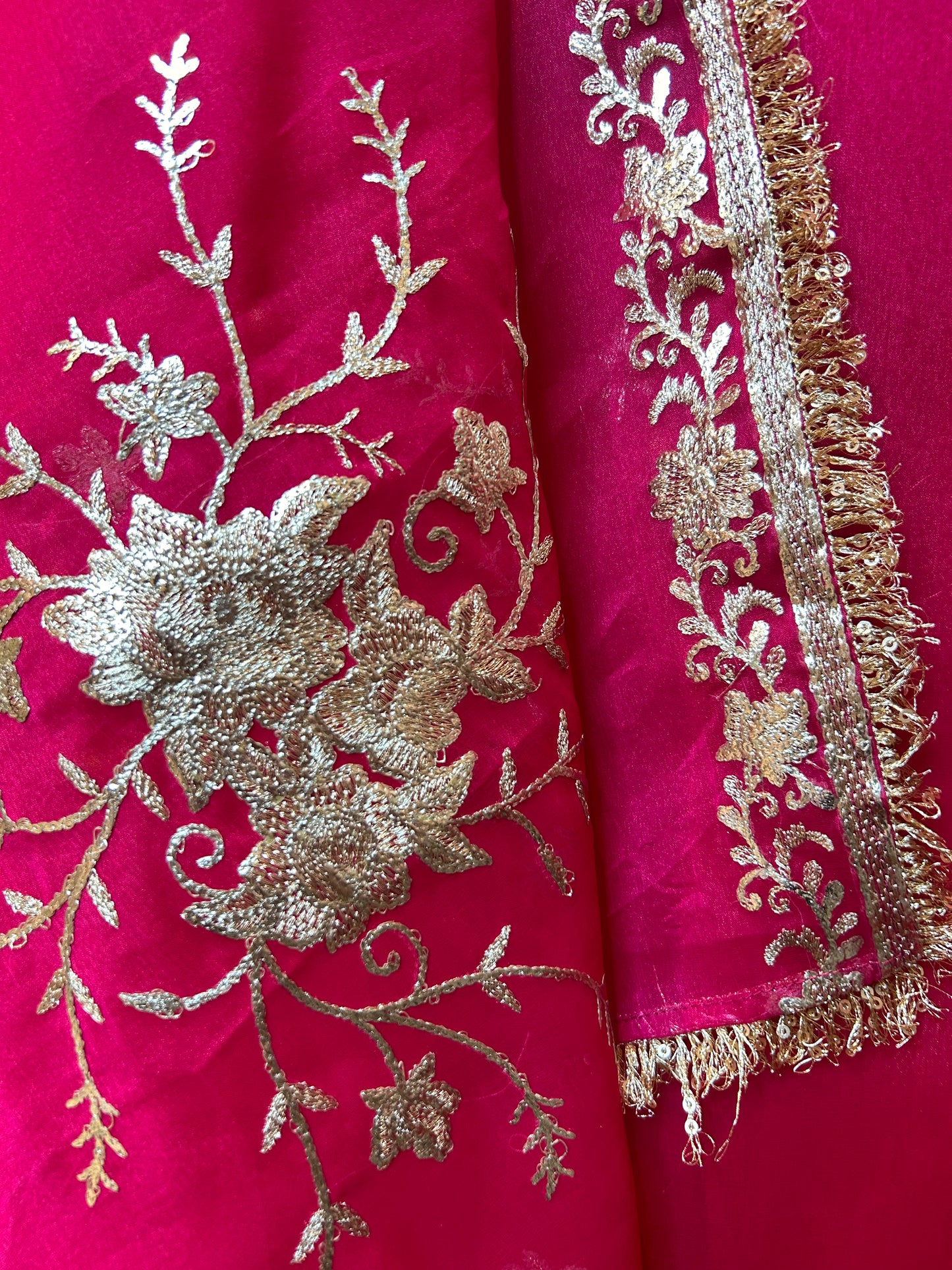 Naaz-a-Noor Organza Suit(Magenta)