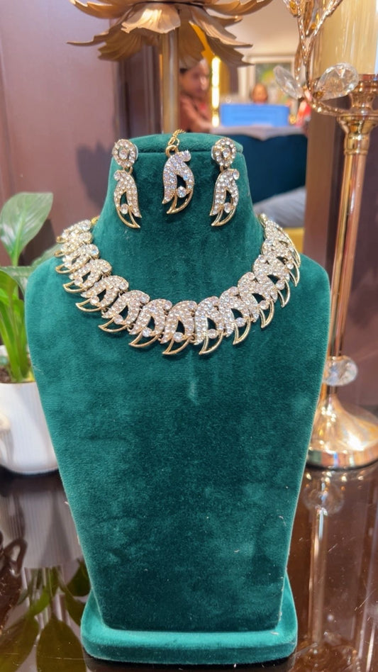 Veloura Stone Set