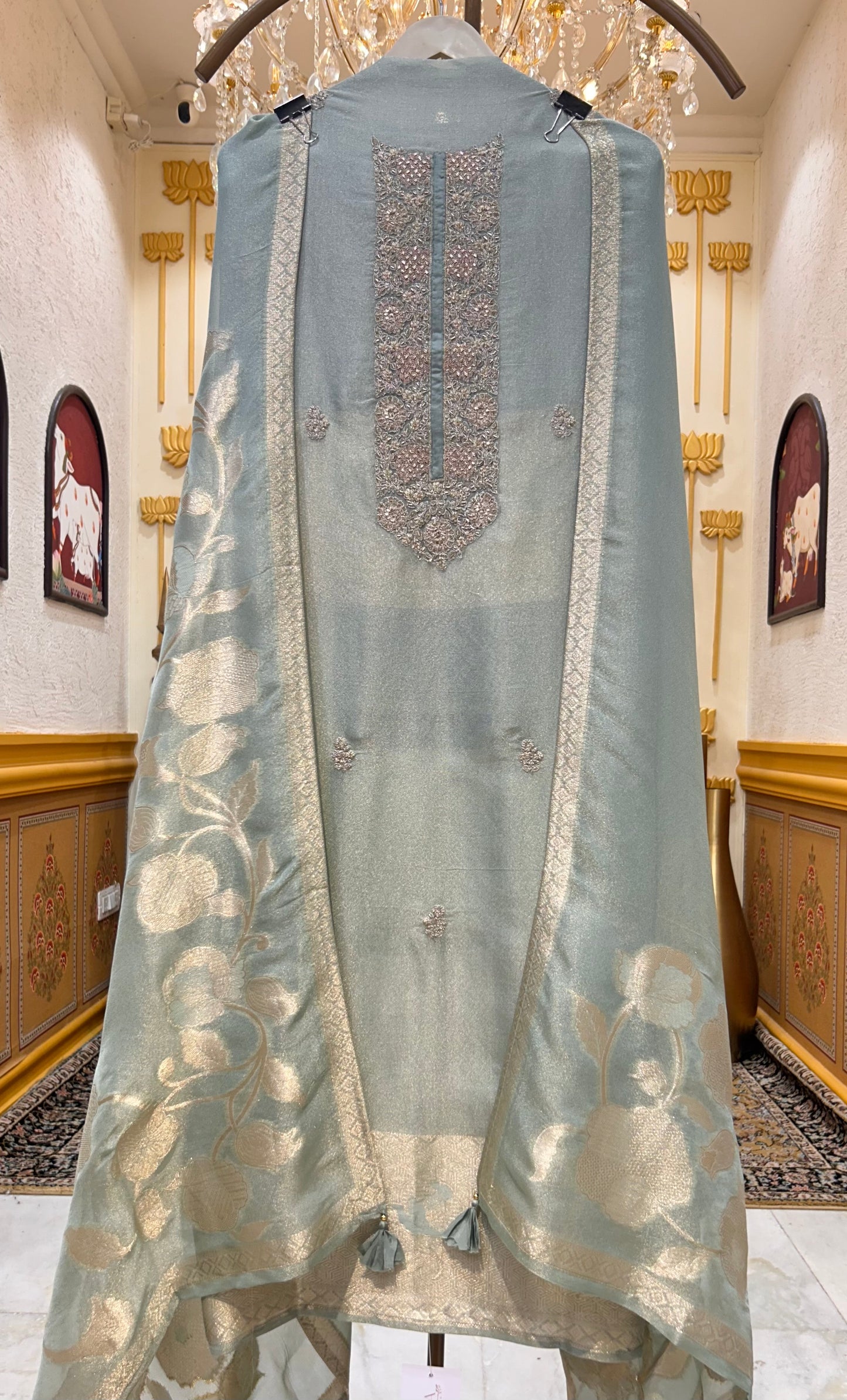 Tisséra Banaras Suit