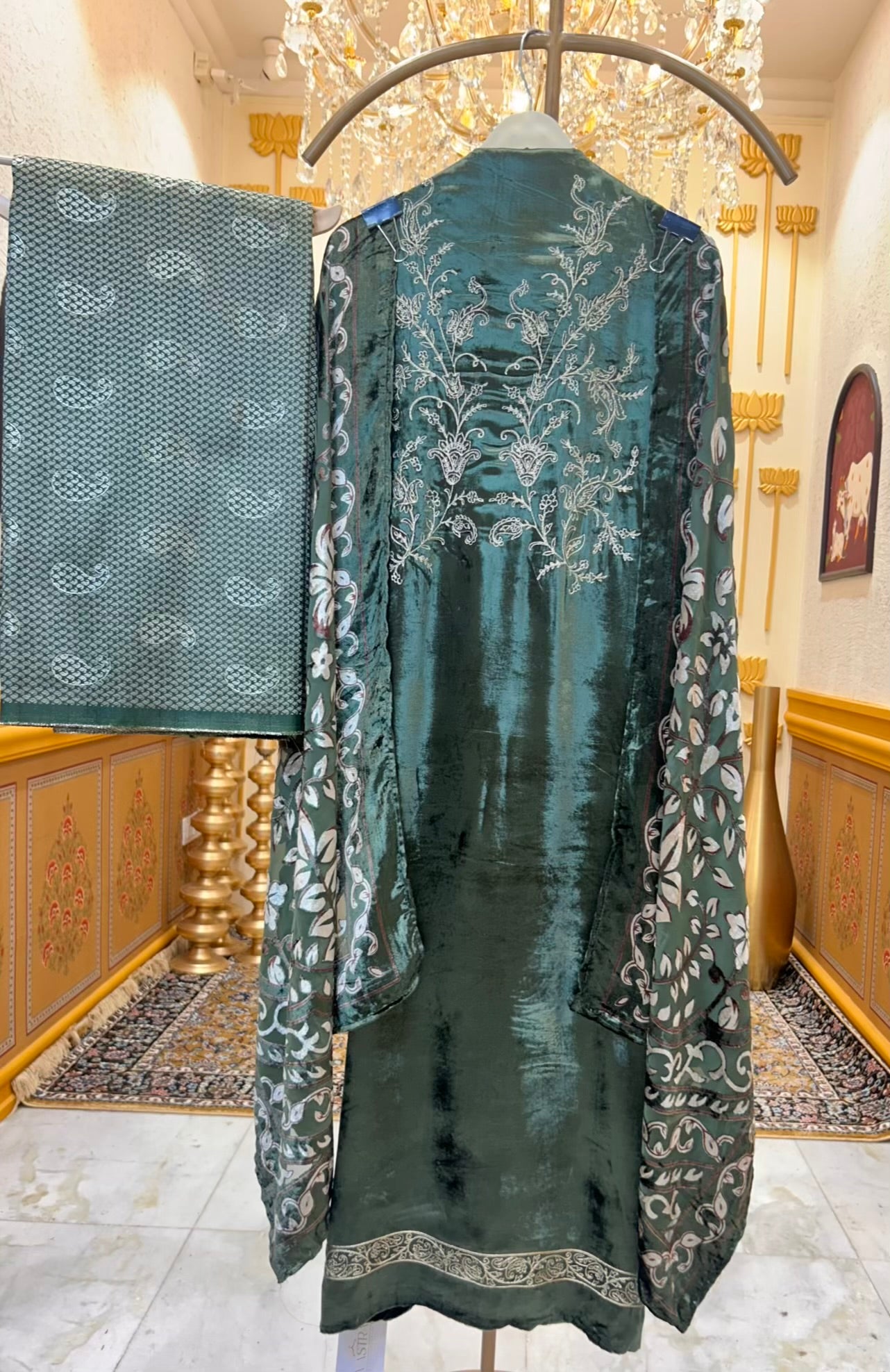 Riyanza Velvet Brocade Suit (Green)