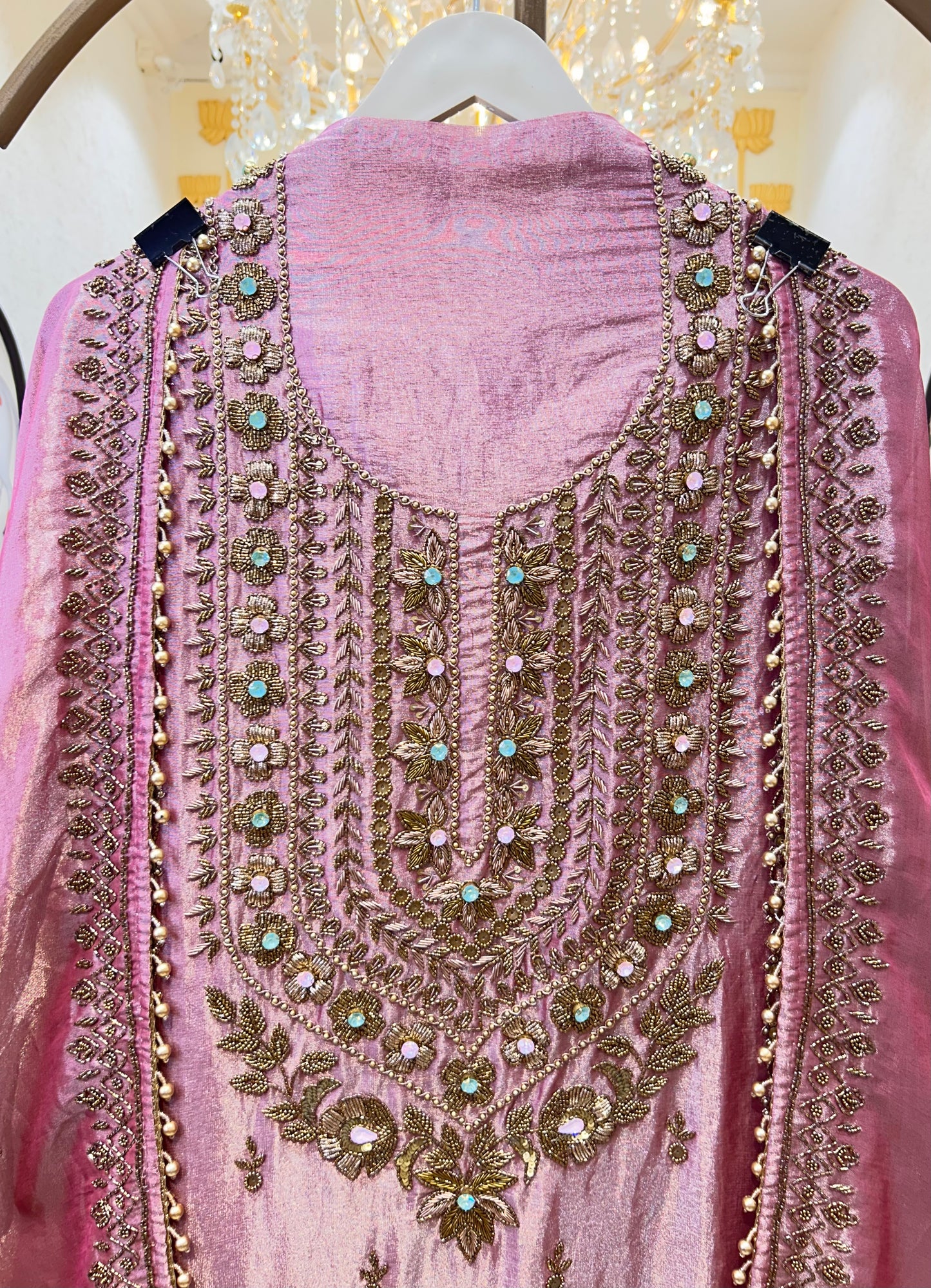 Vasundhara Élan Suit