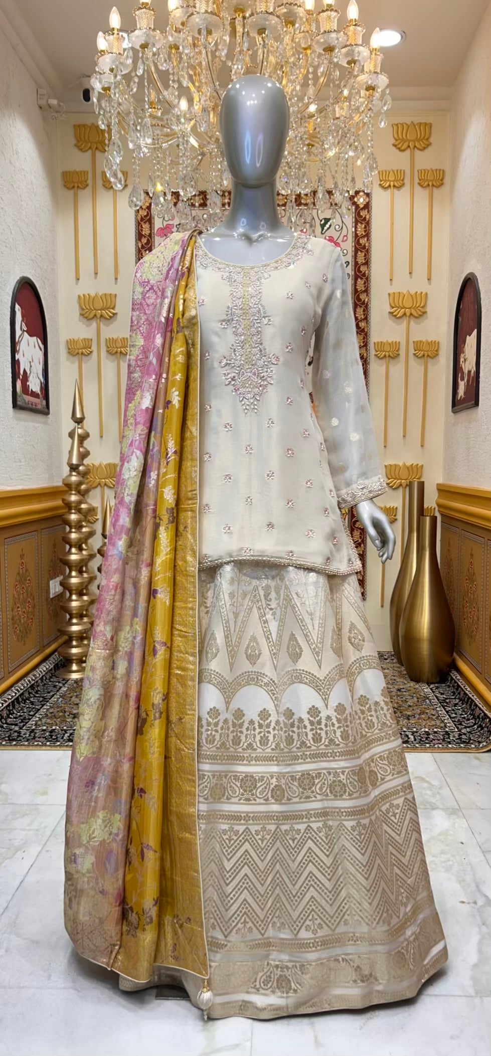 Mehrisha Banarasi Bloom Set