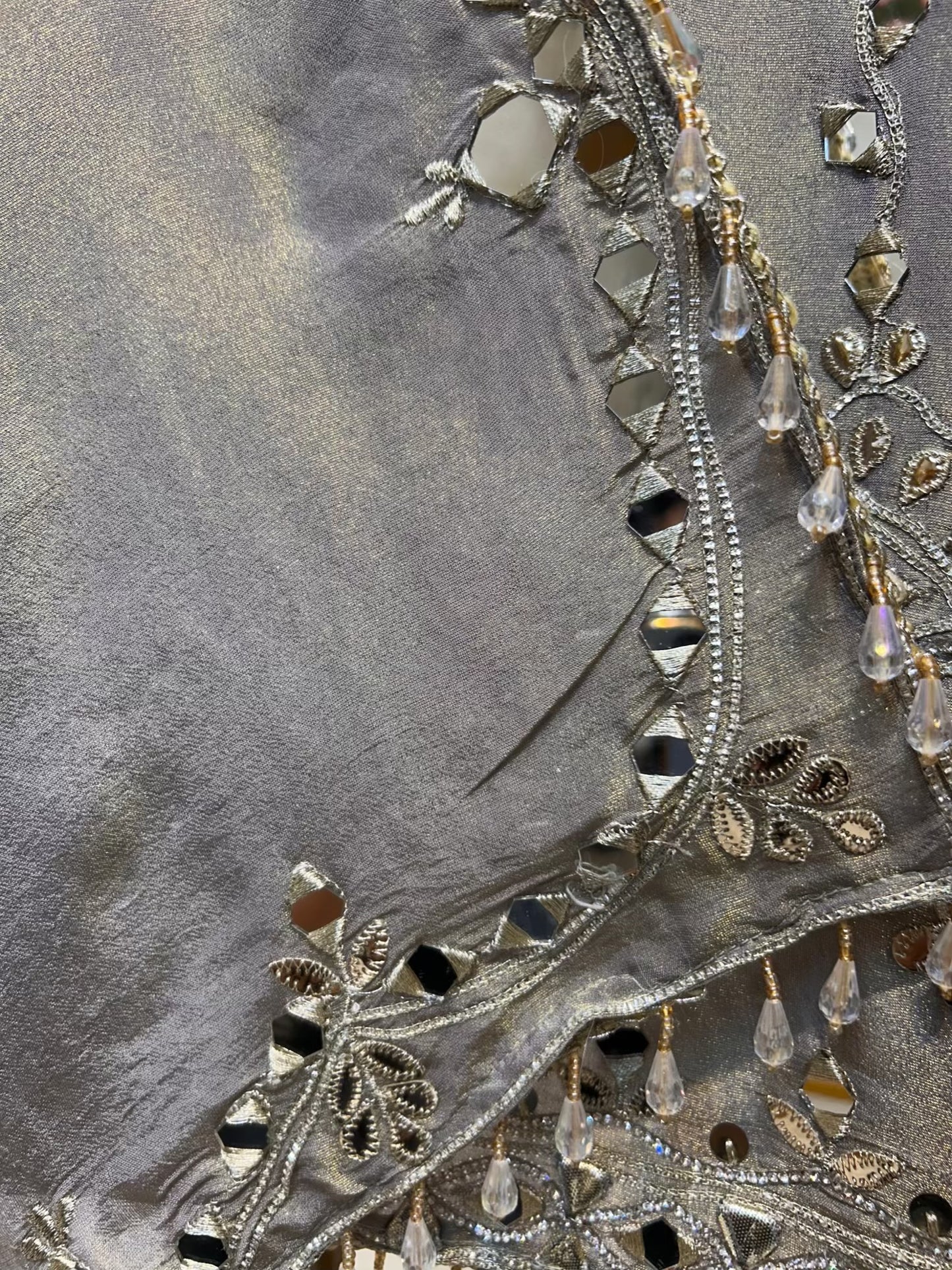 Ruhmehar Sheesha Patti Suit (Silver Grey)