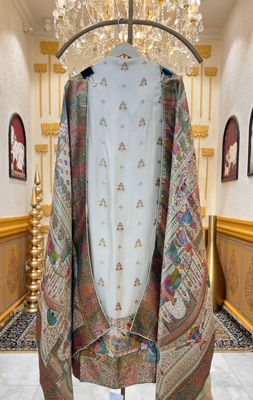 Sarnooré Woven Taj Suit (Ivory)