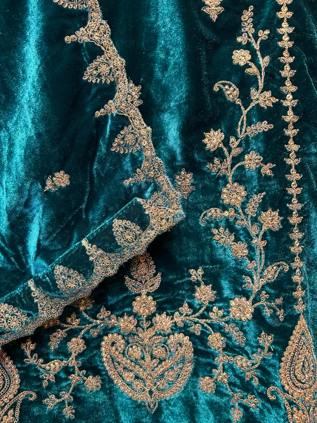 Rimvaar Velvet Suit (Peacock Green)