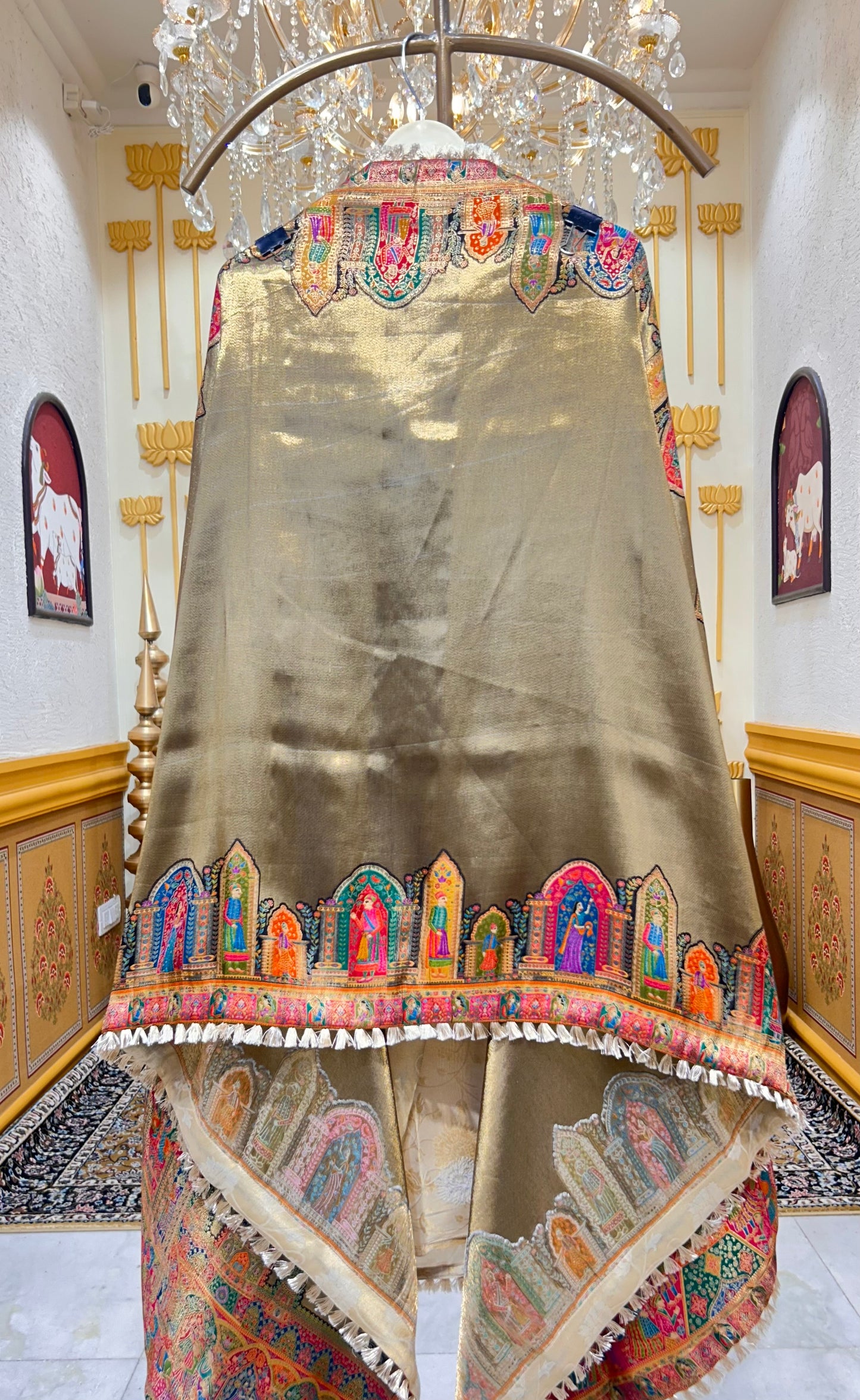 Ruhani Pichwai Élan Suit