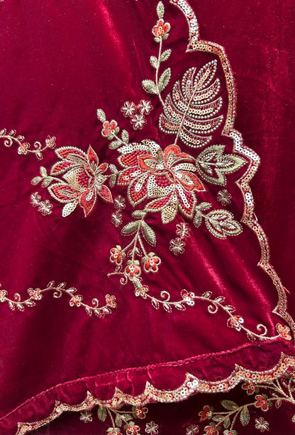 Nayab-é-Velour (Red)