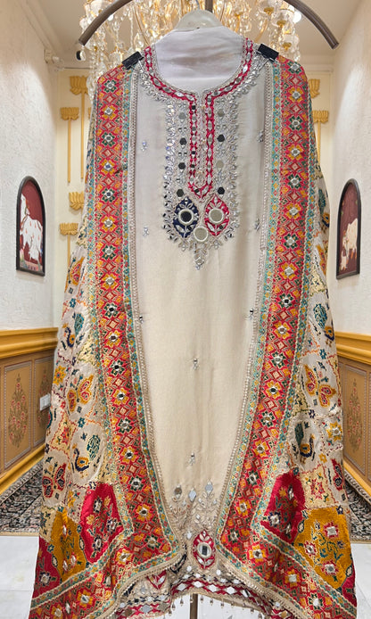 Aaina Zariya Suit