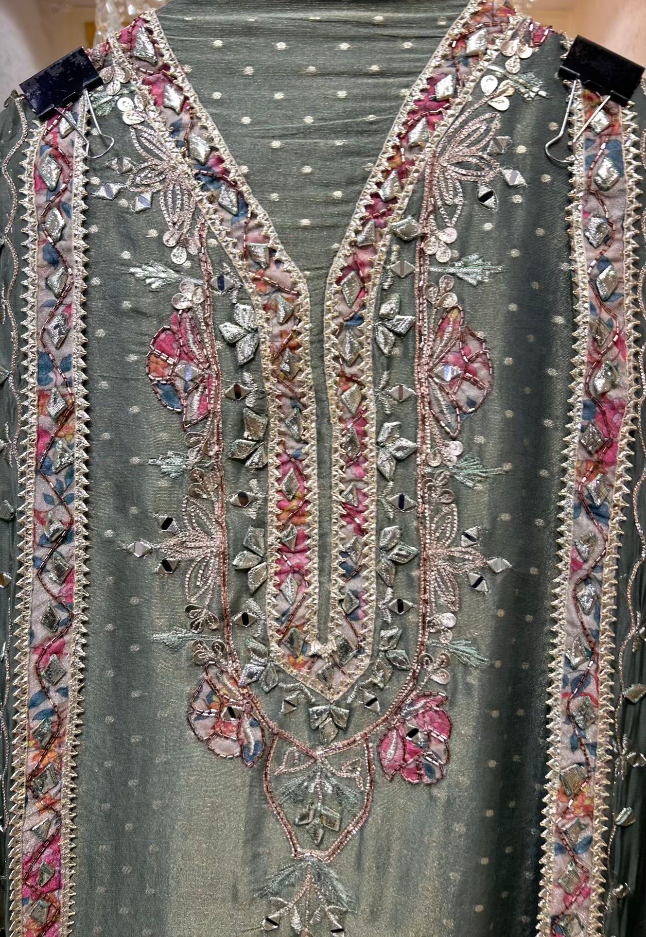 Zarvani Sheesha Veil Suit (Mehendi Green)