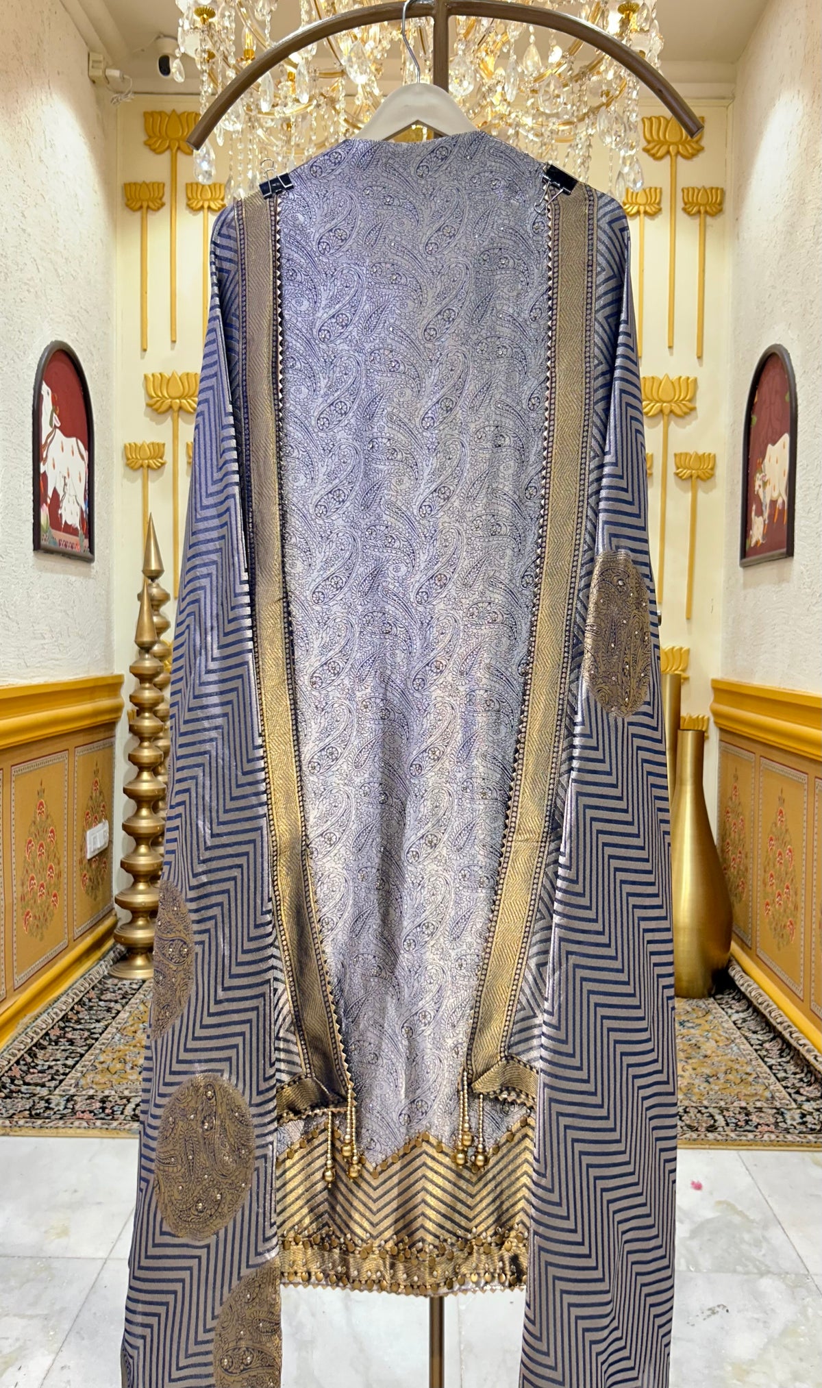 Vaibhavya Banarasi Suit