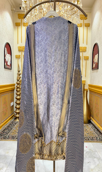 Vaibhavya Banarasi Suit
