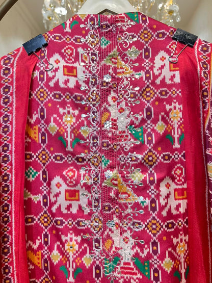 Saavira Patola Heritage Suit (Magenta)