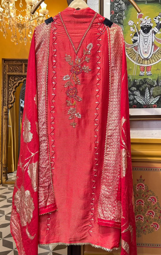 Aayeen-e-Noor (Magenta)