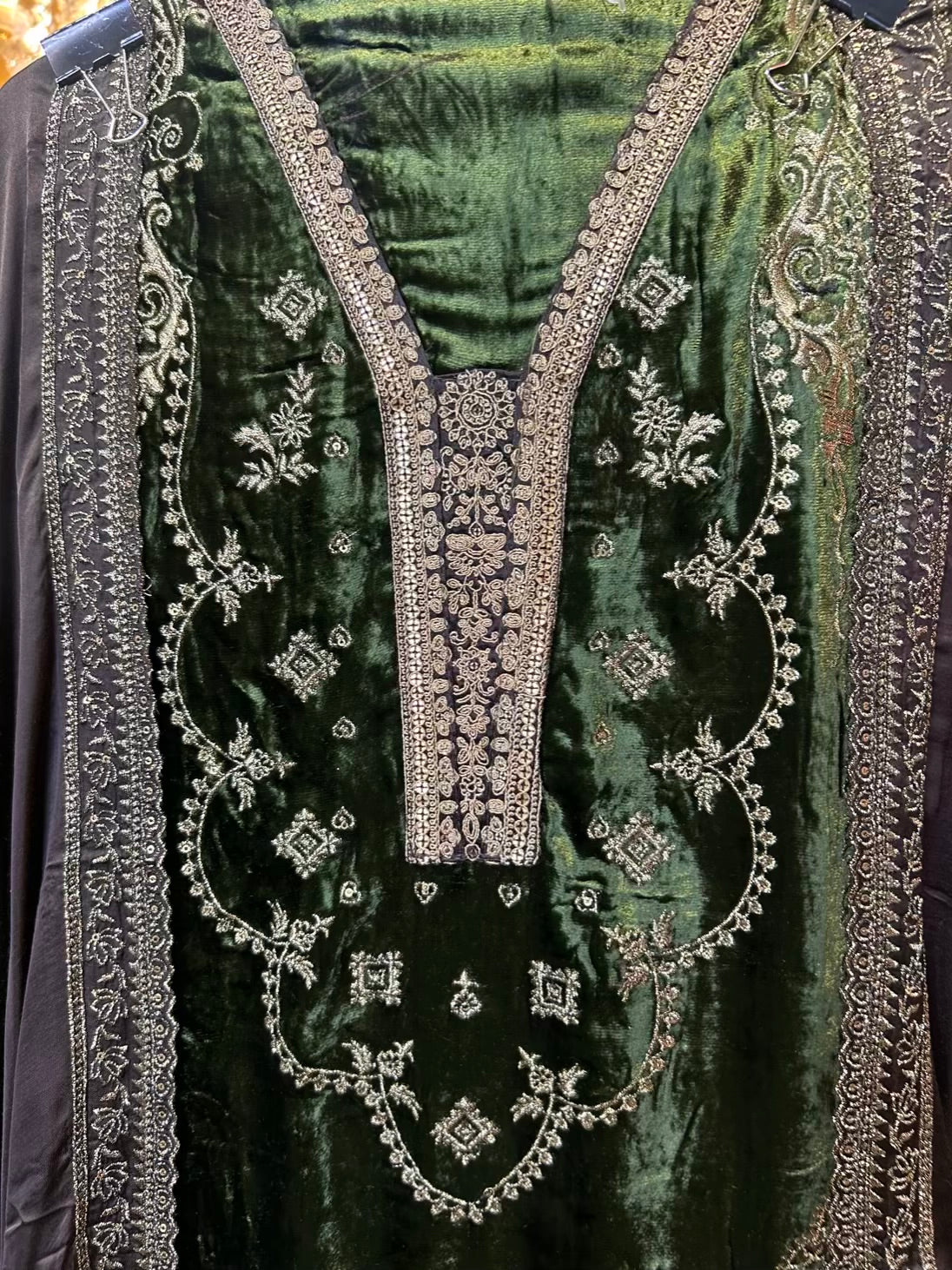 Inaya-é-Velvet Suit (Green)