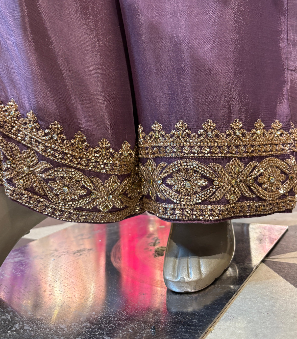 Mahvienne Pakistani Suit