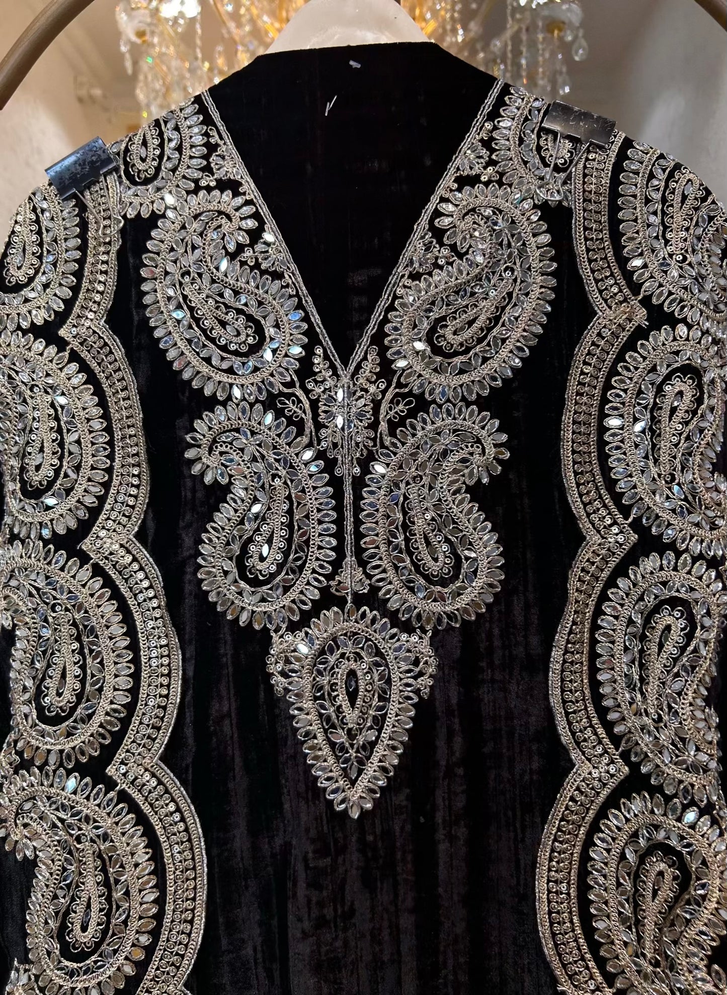 Zayrah Velvet Suit (Black)