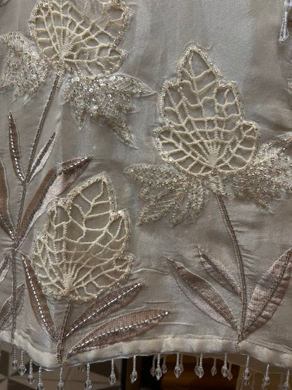 Zarina-é-Noor (Ivory)