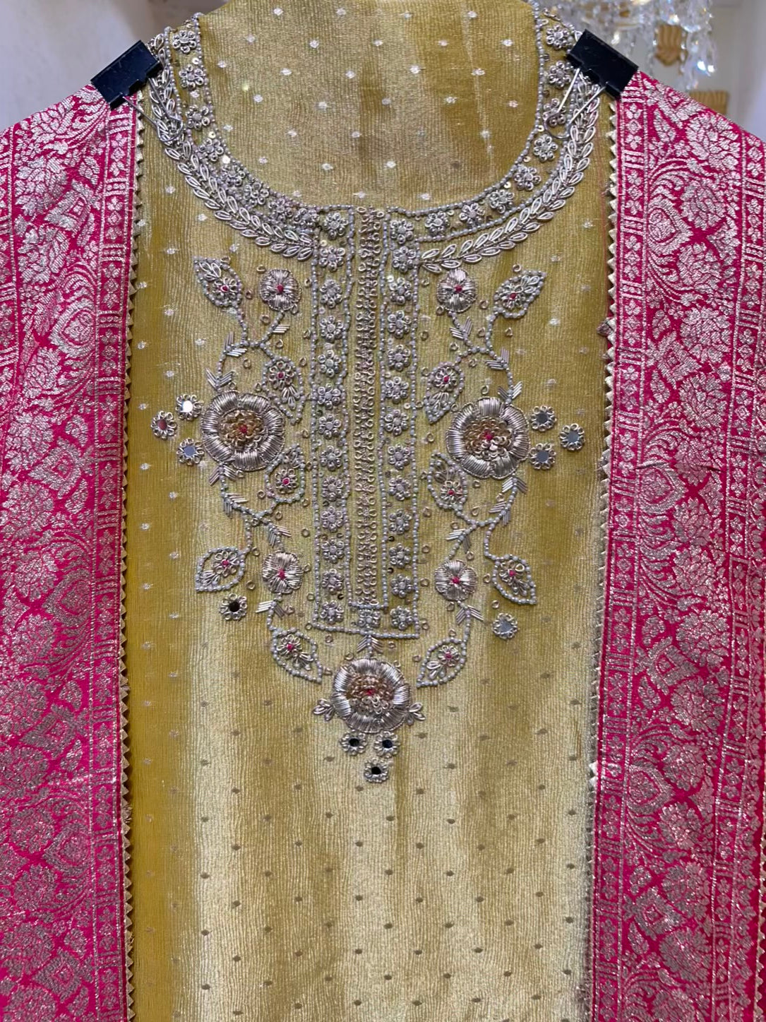 Afsara Banarasi Élan Suit (Mustard)