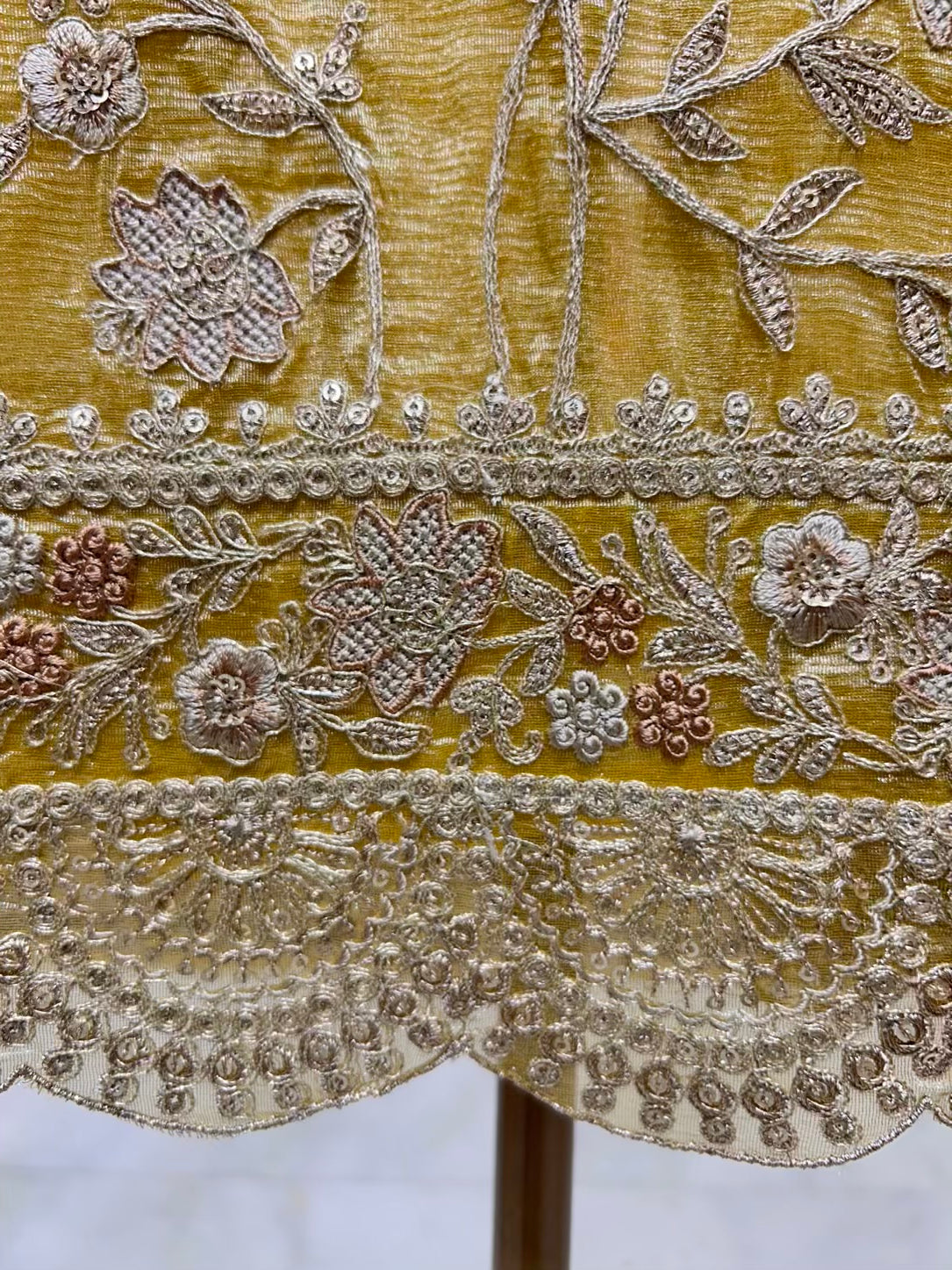 Zarmina Crystal Veil Suit (Yellow)