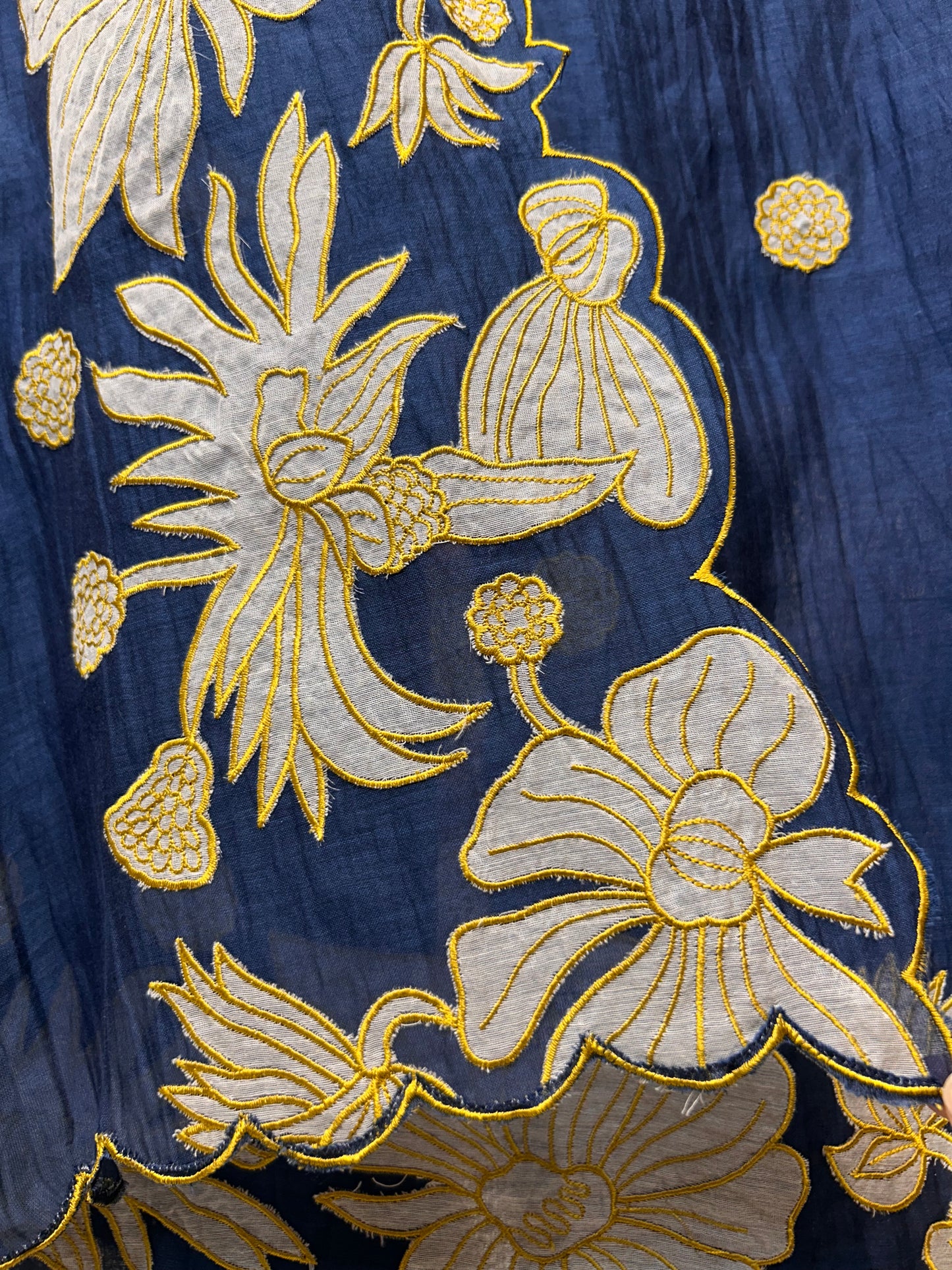 Aarini Appliqué Veil Suit (Navy Blue)