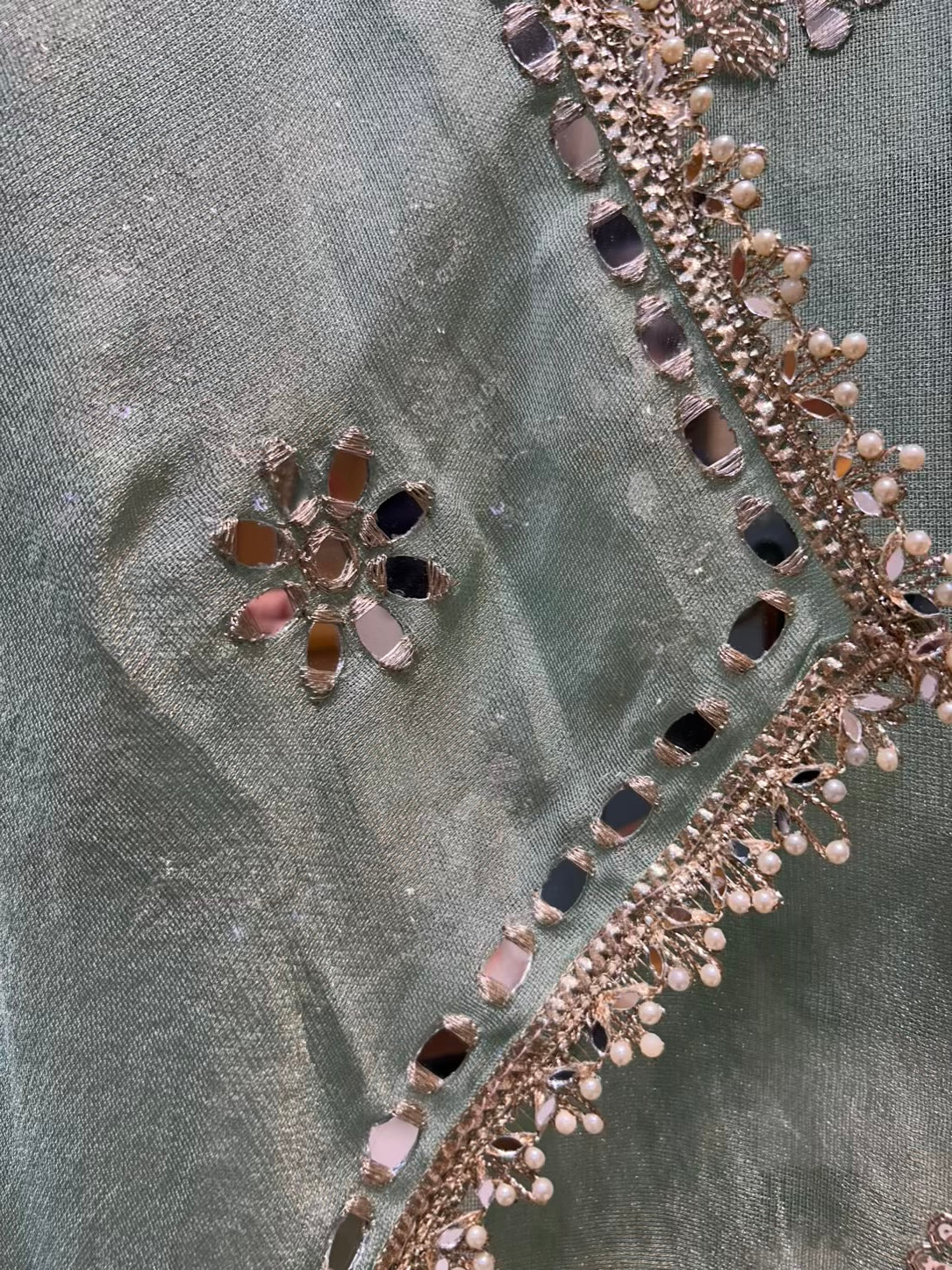 Zarqina Sheesha Chamak Suit (Green)