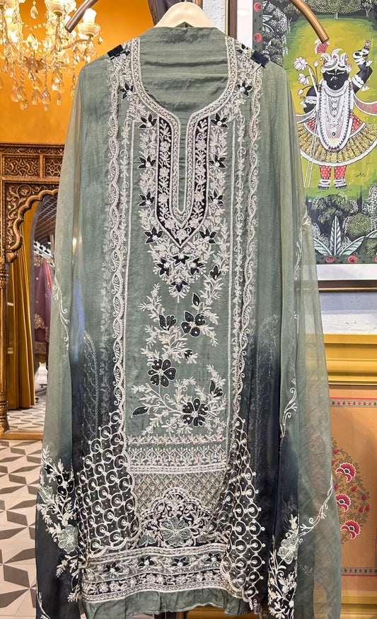 Ada-e-Nazneen (Mehendi Green)
