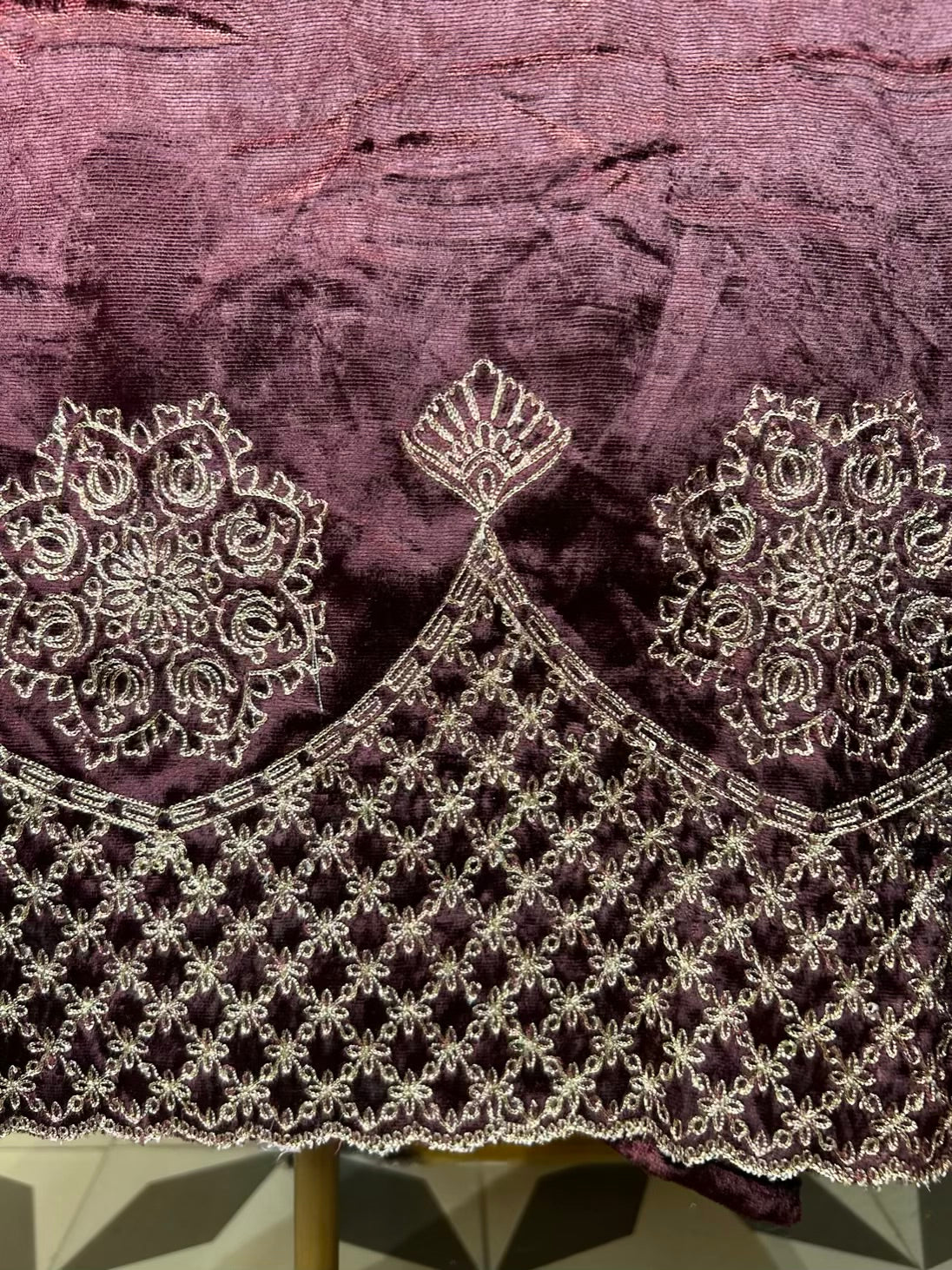 Noorani Velvet Suit (Maroon)