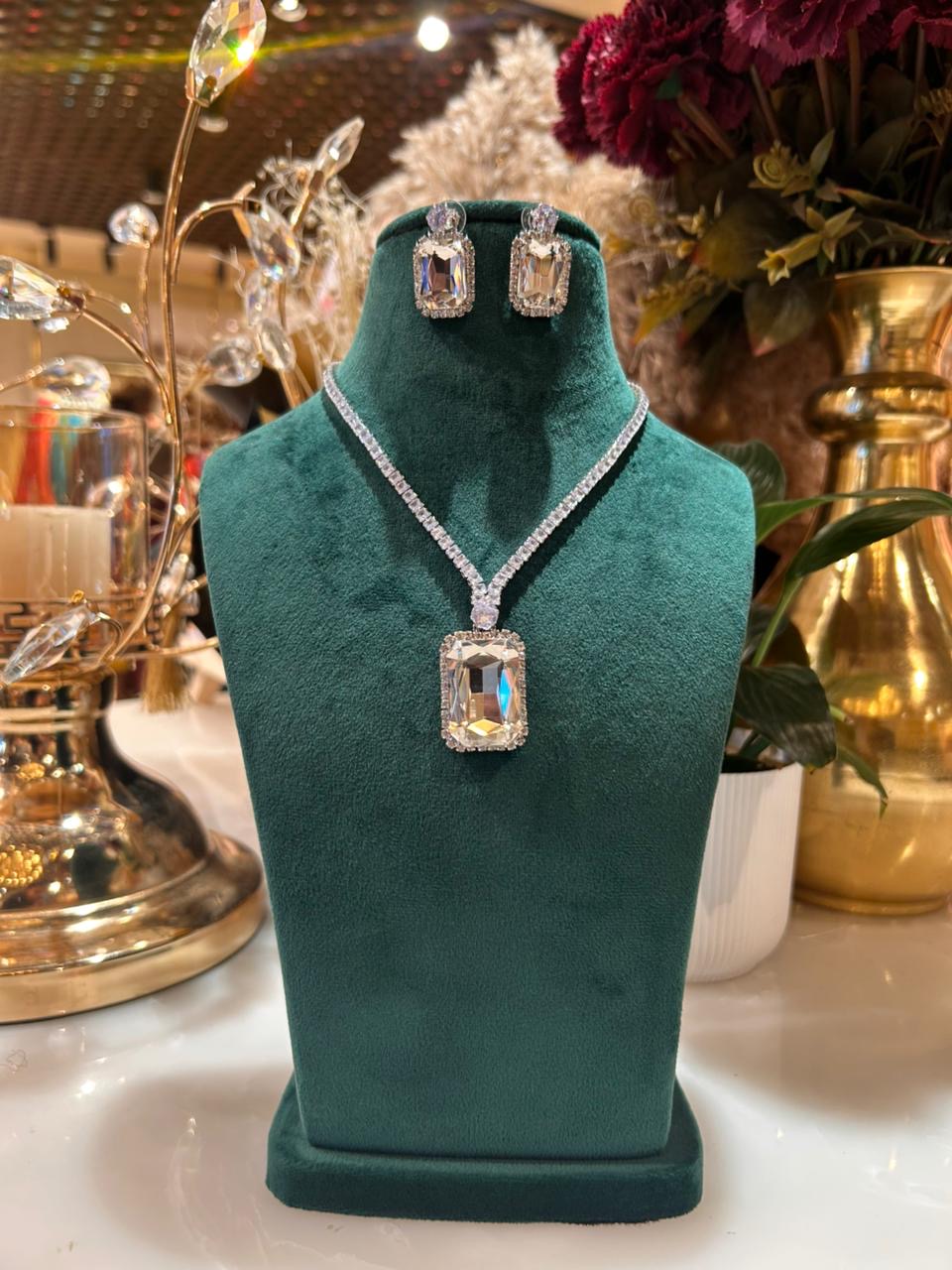 Crystal Gleam Necklace Set (White)