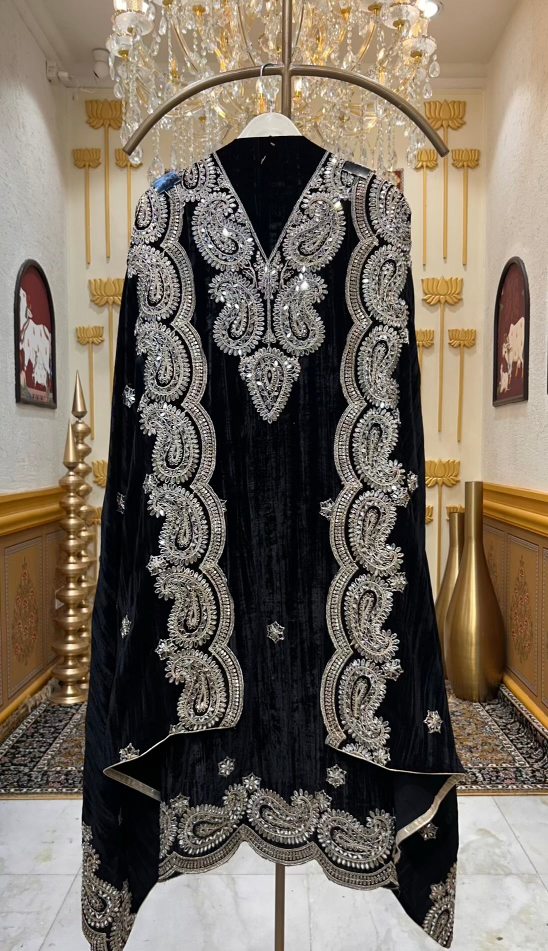 Zayrah Velvet Suit (Black)