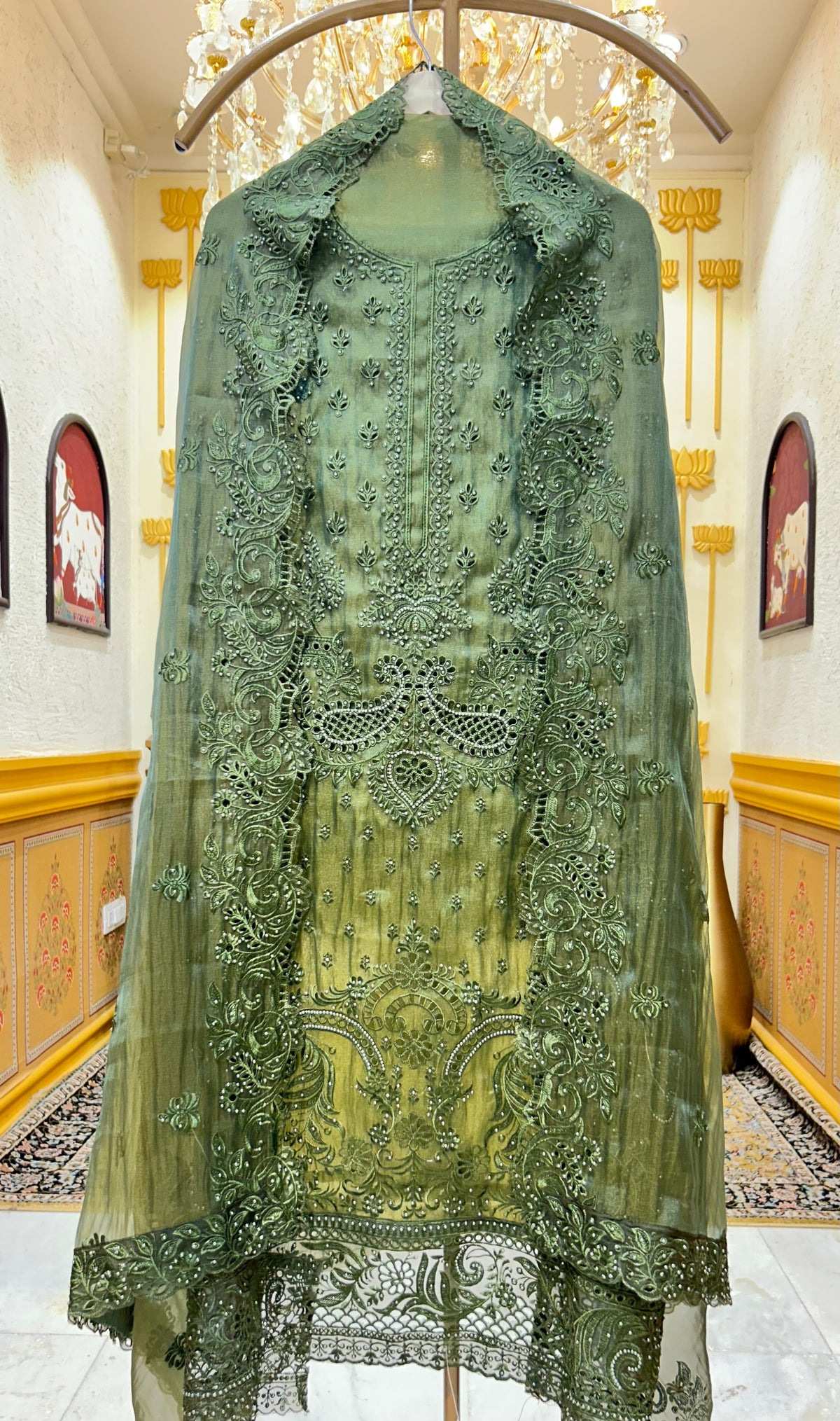 Mehvira Pakistani Suit