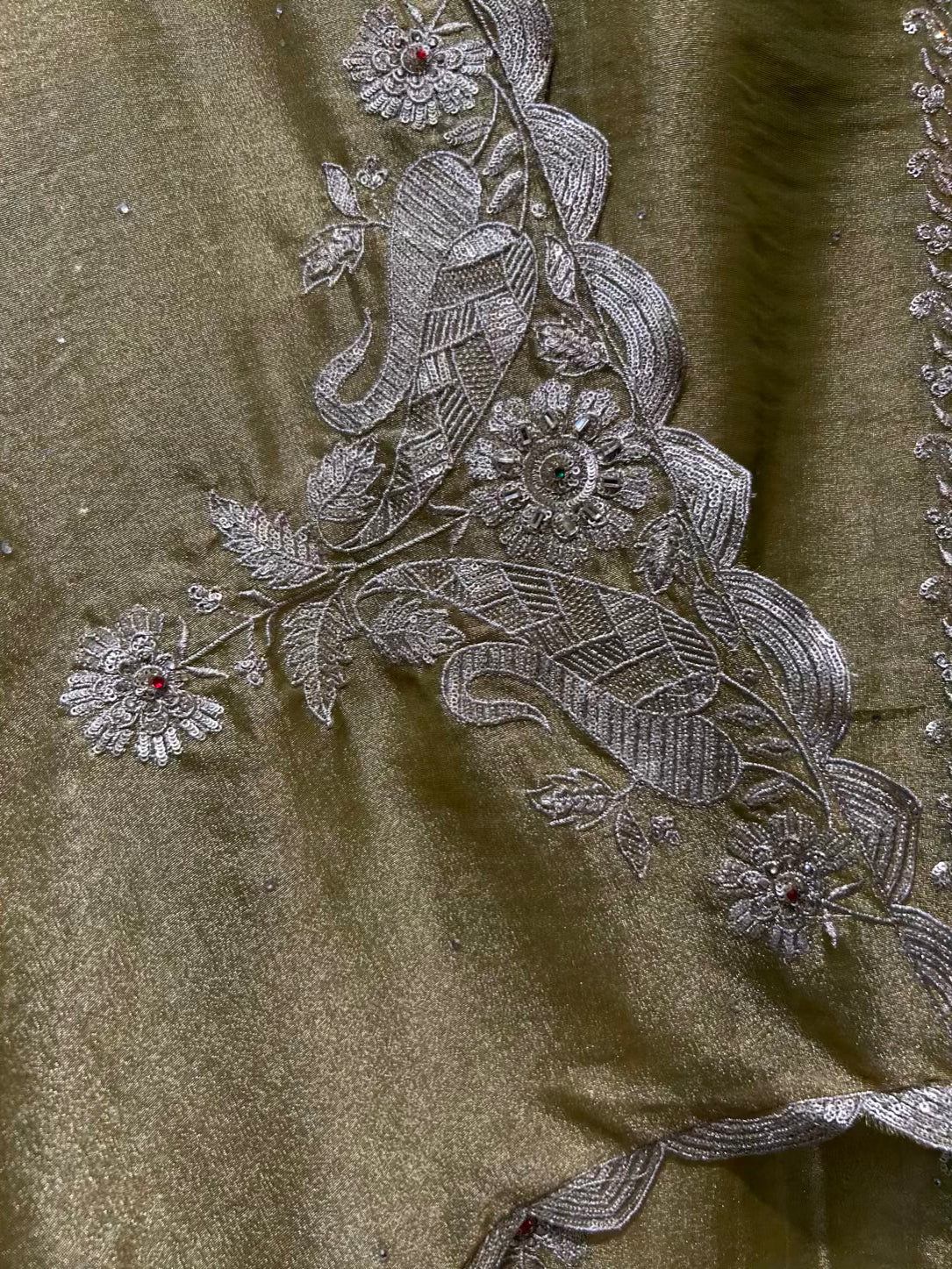 Aayra Organza Veil Suit (Mehendi Green)