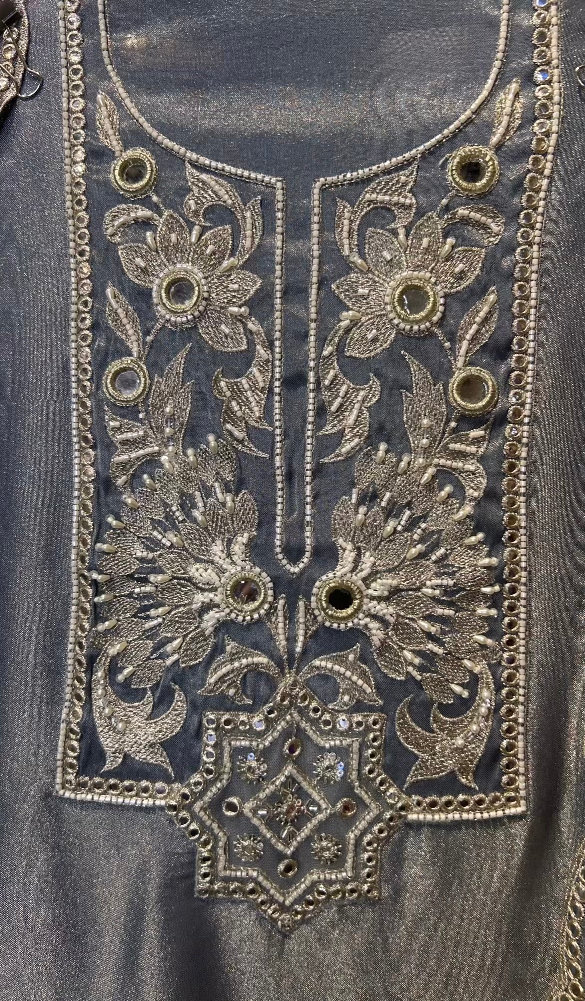 Sabeen-é-Noor (Silver Grey)