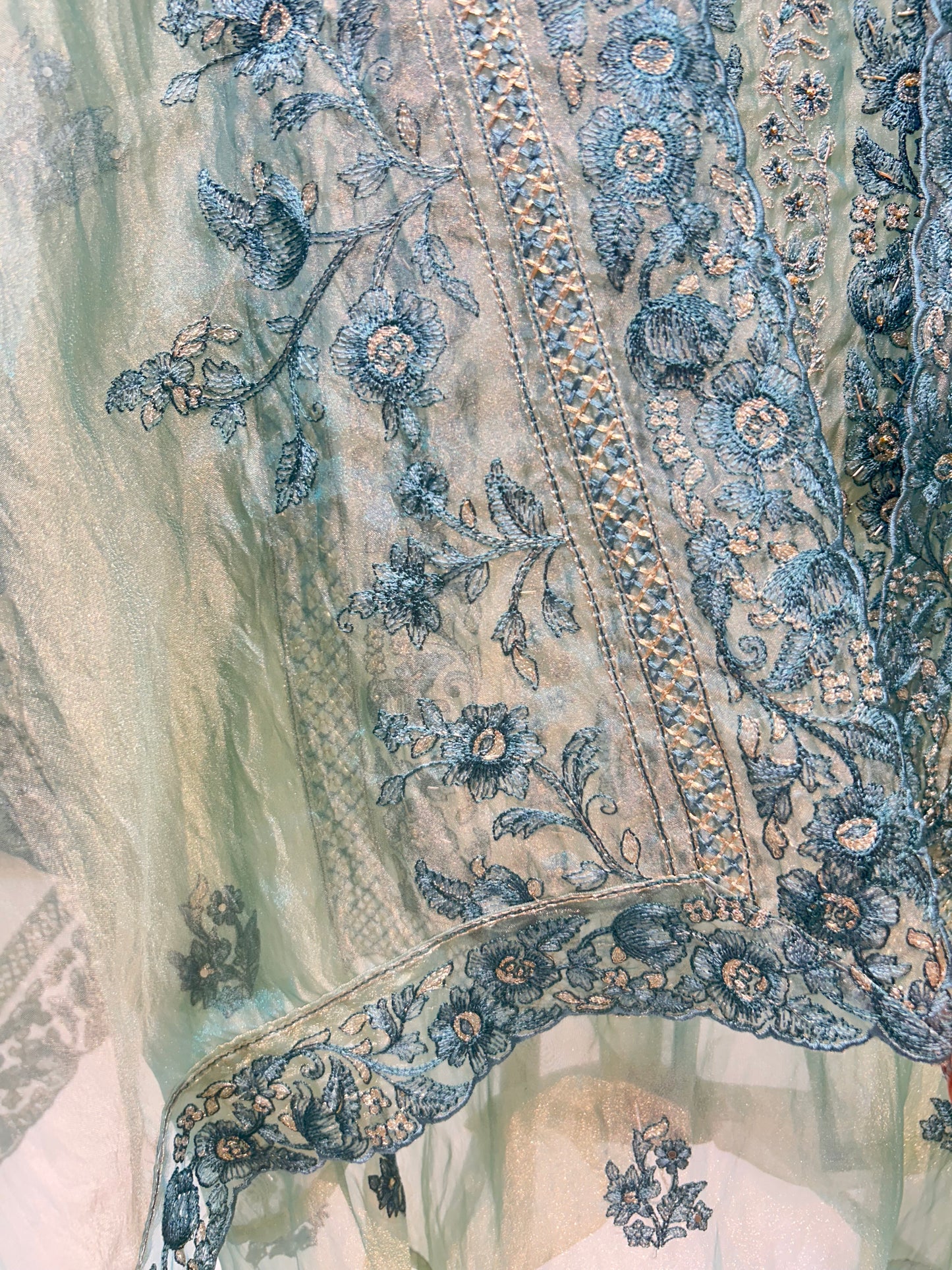 Resham Étoile Suit