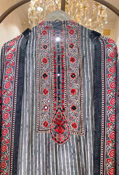 Gulnoré Heritage Suit