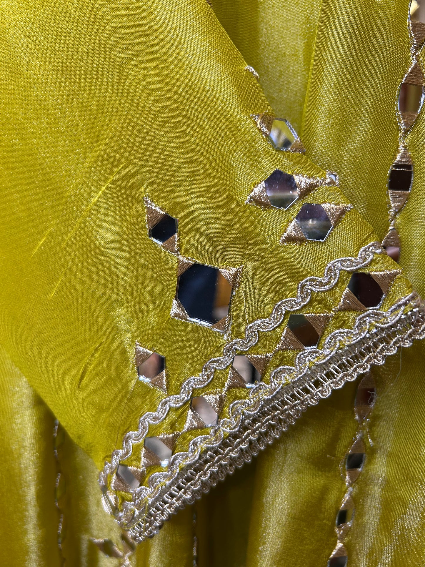 Zarqash Bandhej Suit (Lemon Green)