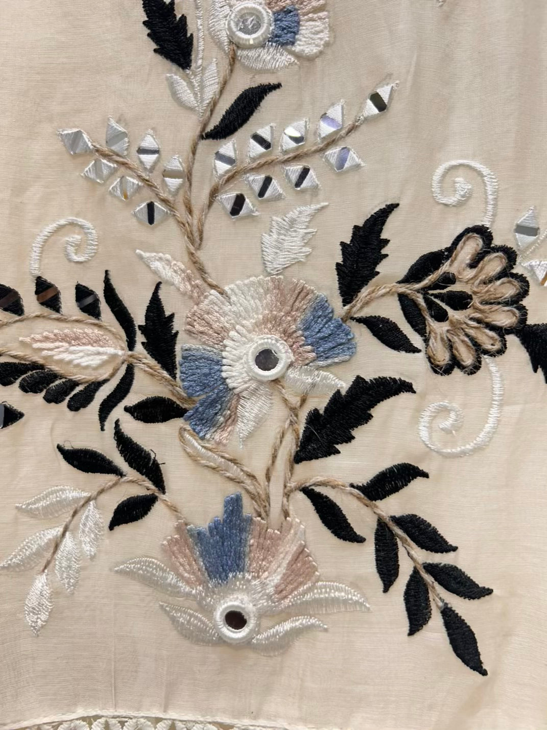 Azeen Aaina Thread Suit