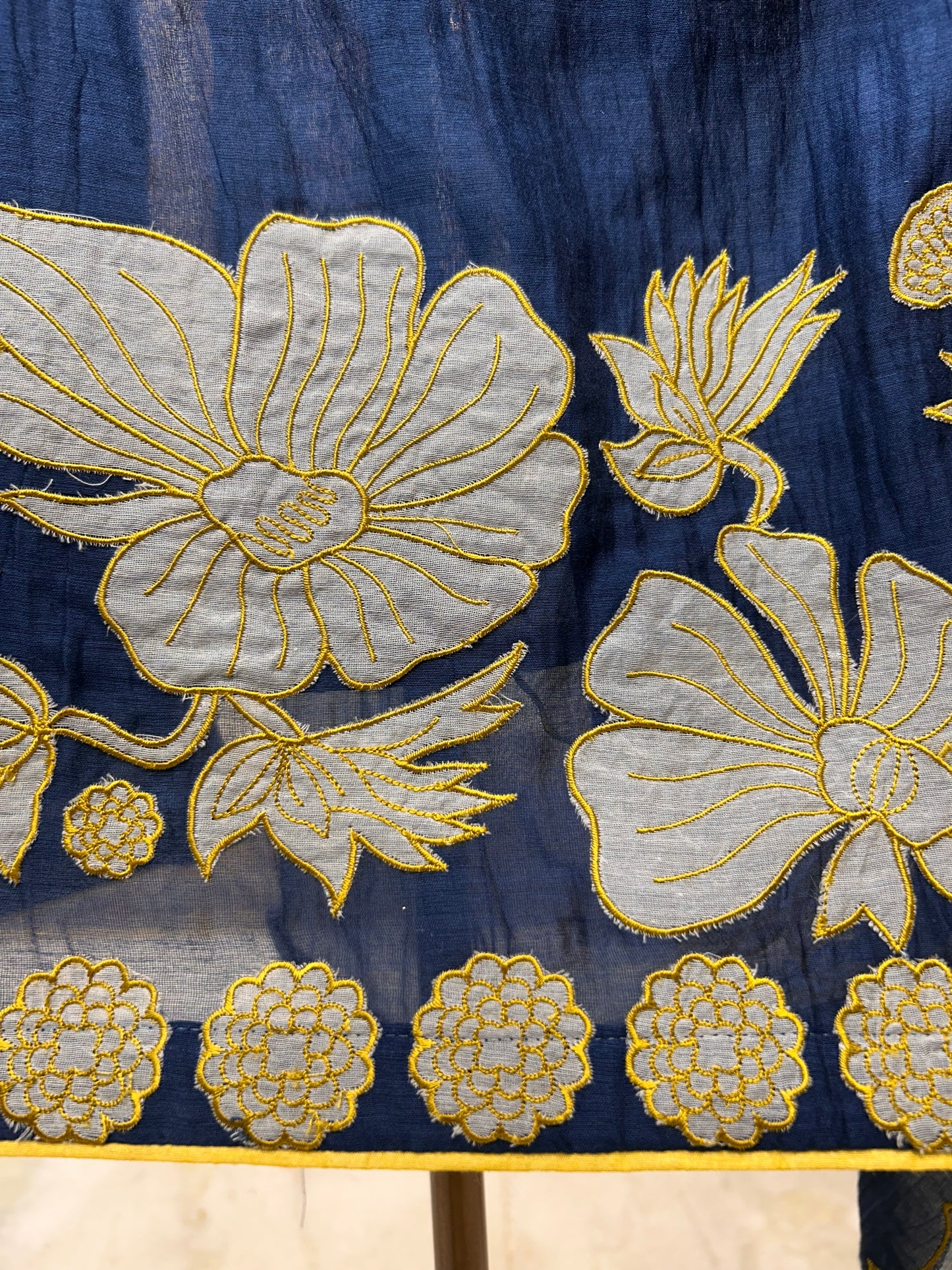 Aarini Appliqué Veil Suit (Navy Blue)