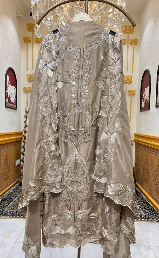 Noorika Sheesha Pearl Suit (Beige)