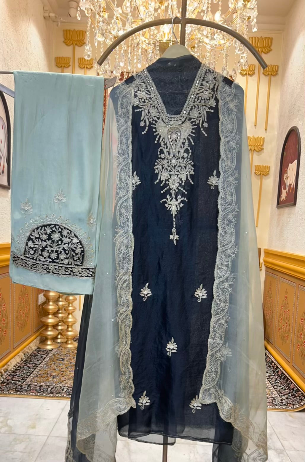 Ruhmira Haathkaar Suit (Black)
