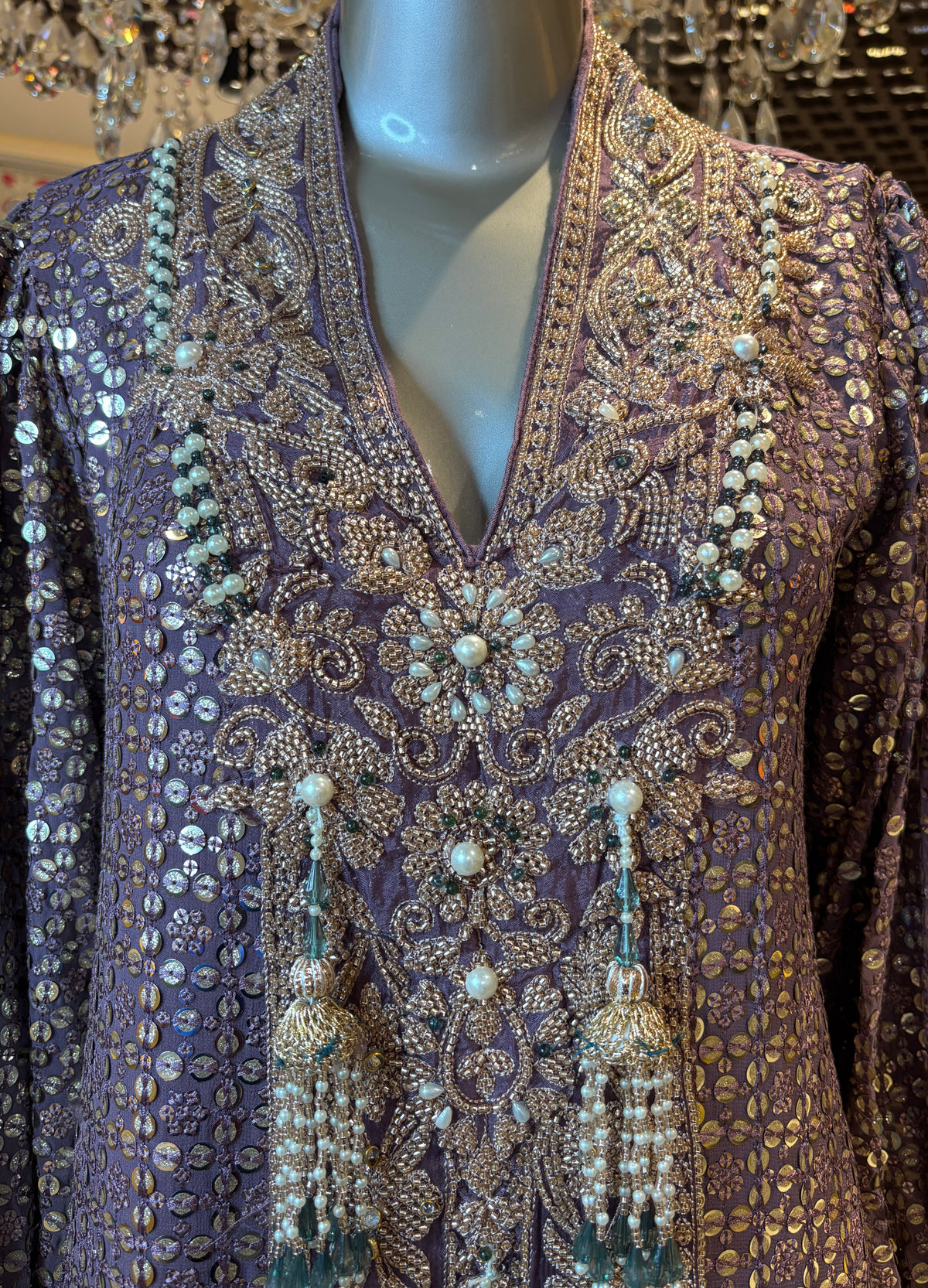 Mahvienne Pakistani Suit