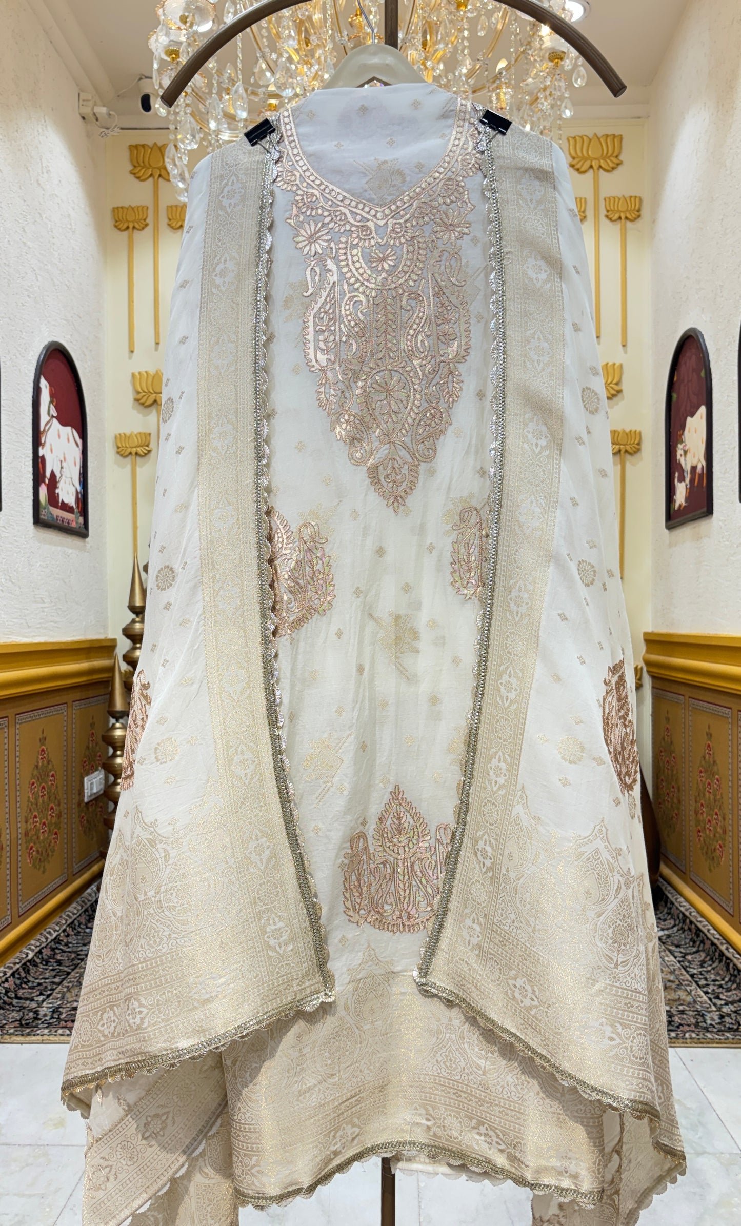 Vyanjali Mul Suit