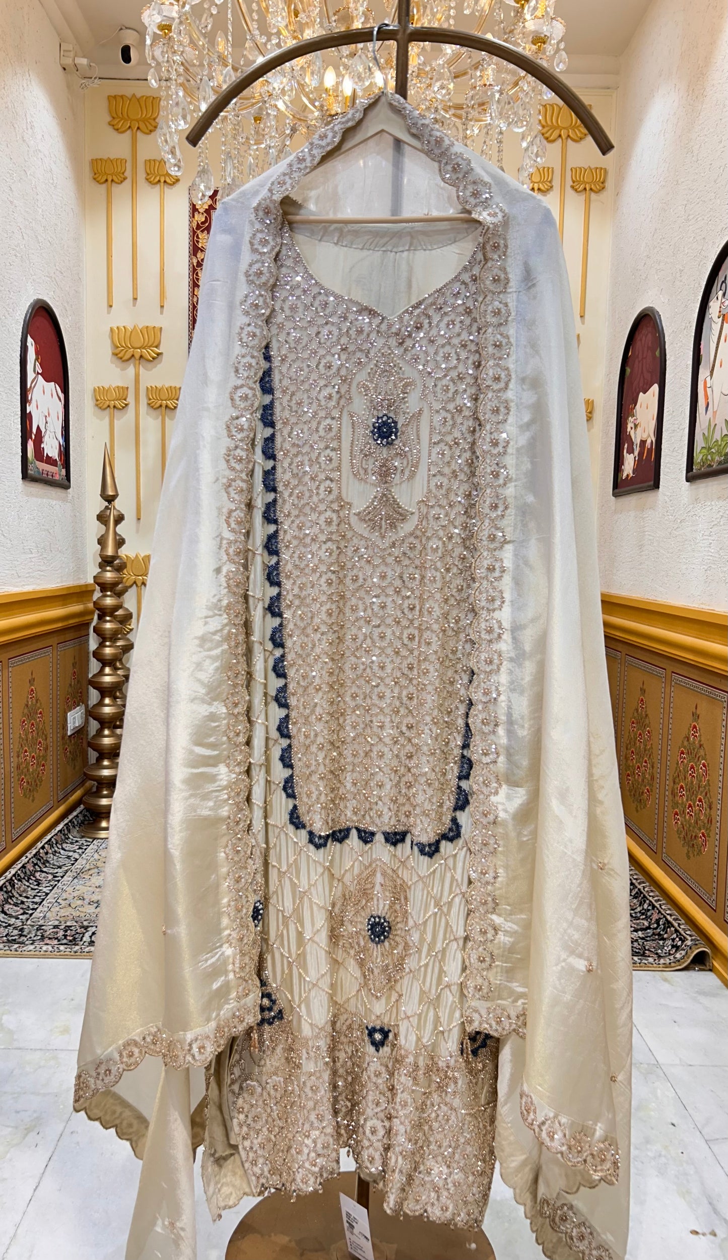 Vihana Cutdana Silk Suit