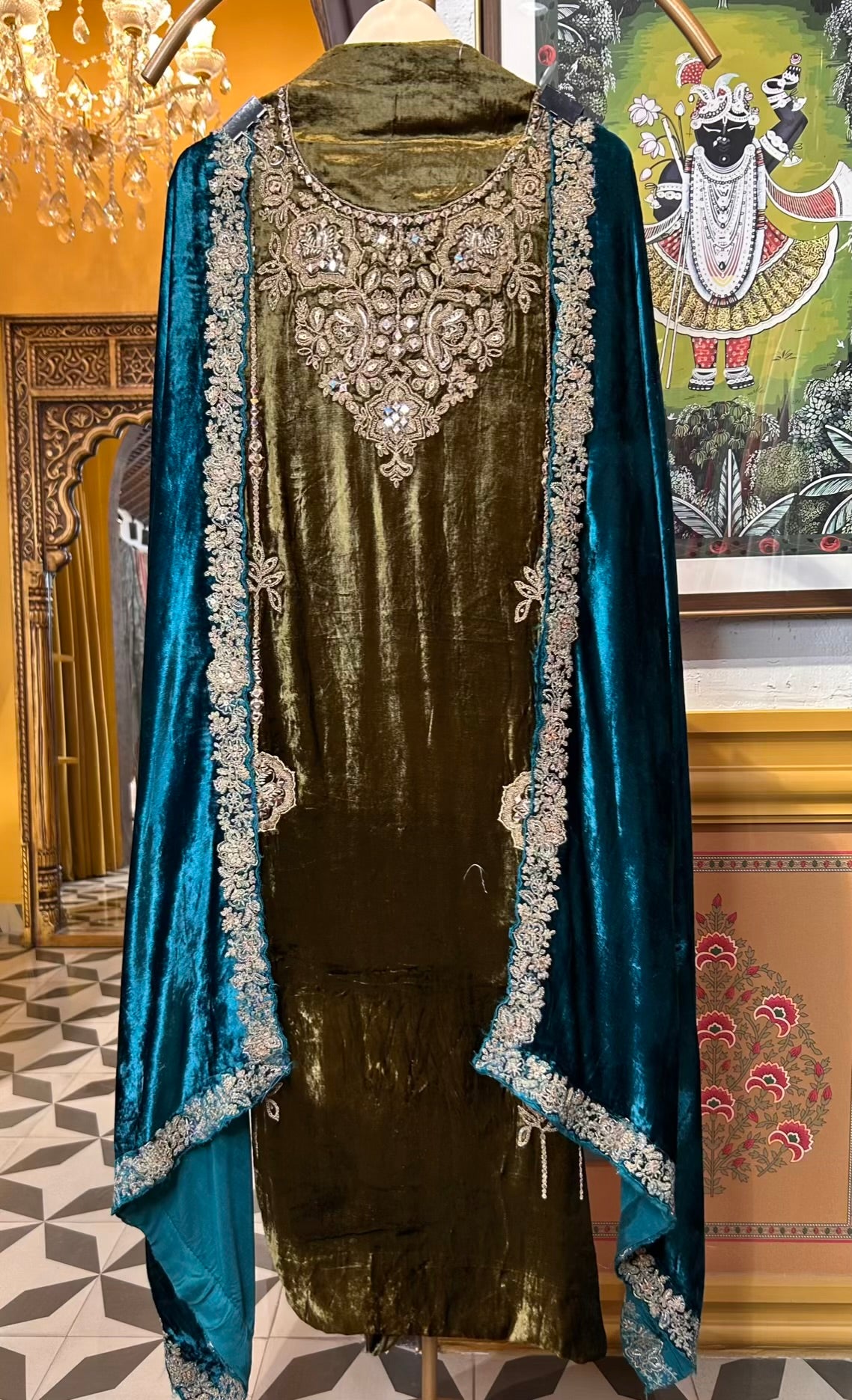 Zareefa-é-Velvet Suit (Green)