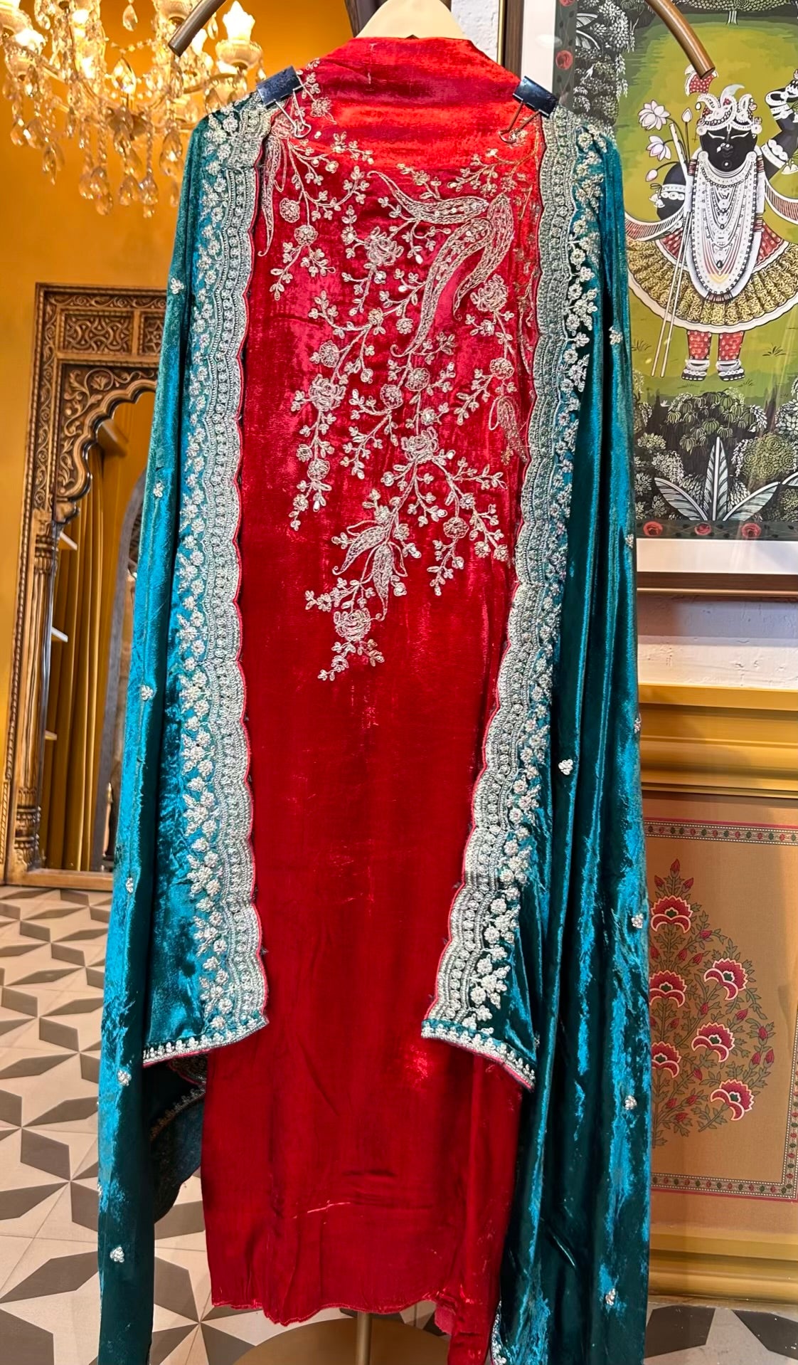 Noormira Velvet Suit (Red)