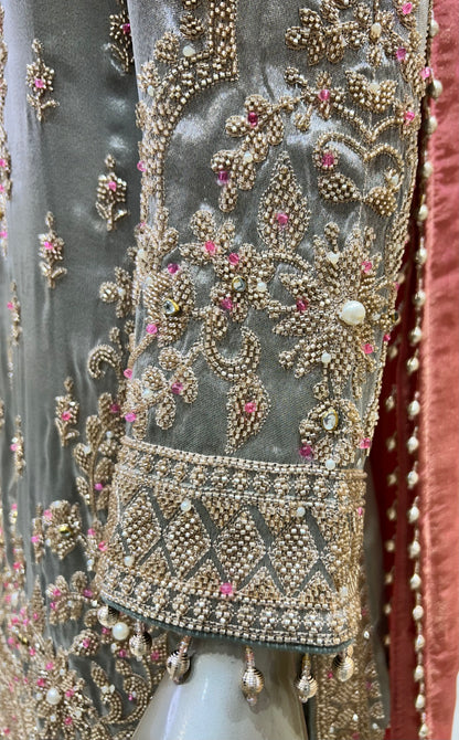 Dilruba Farshi Suit