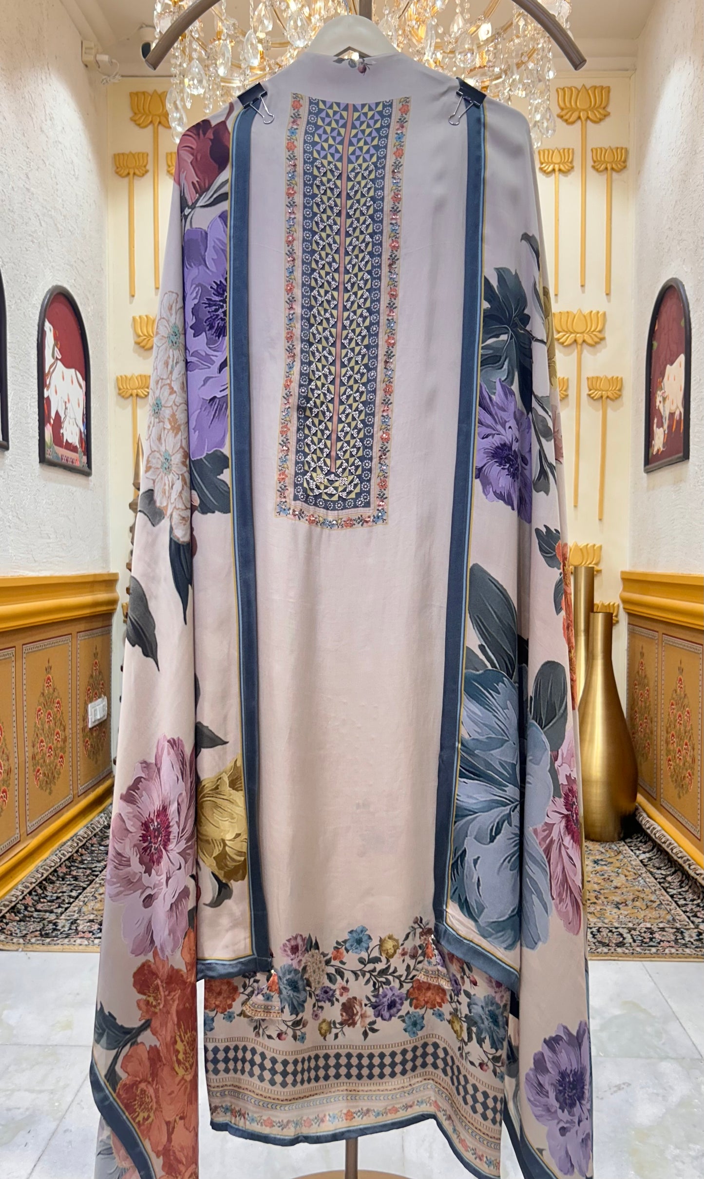 Satiné Floria Suit