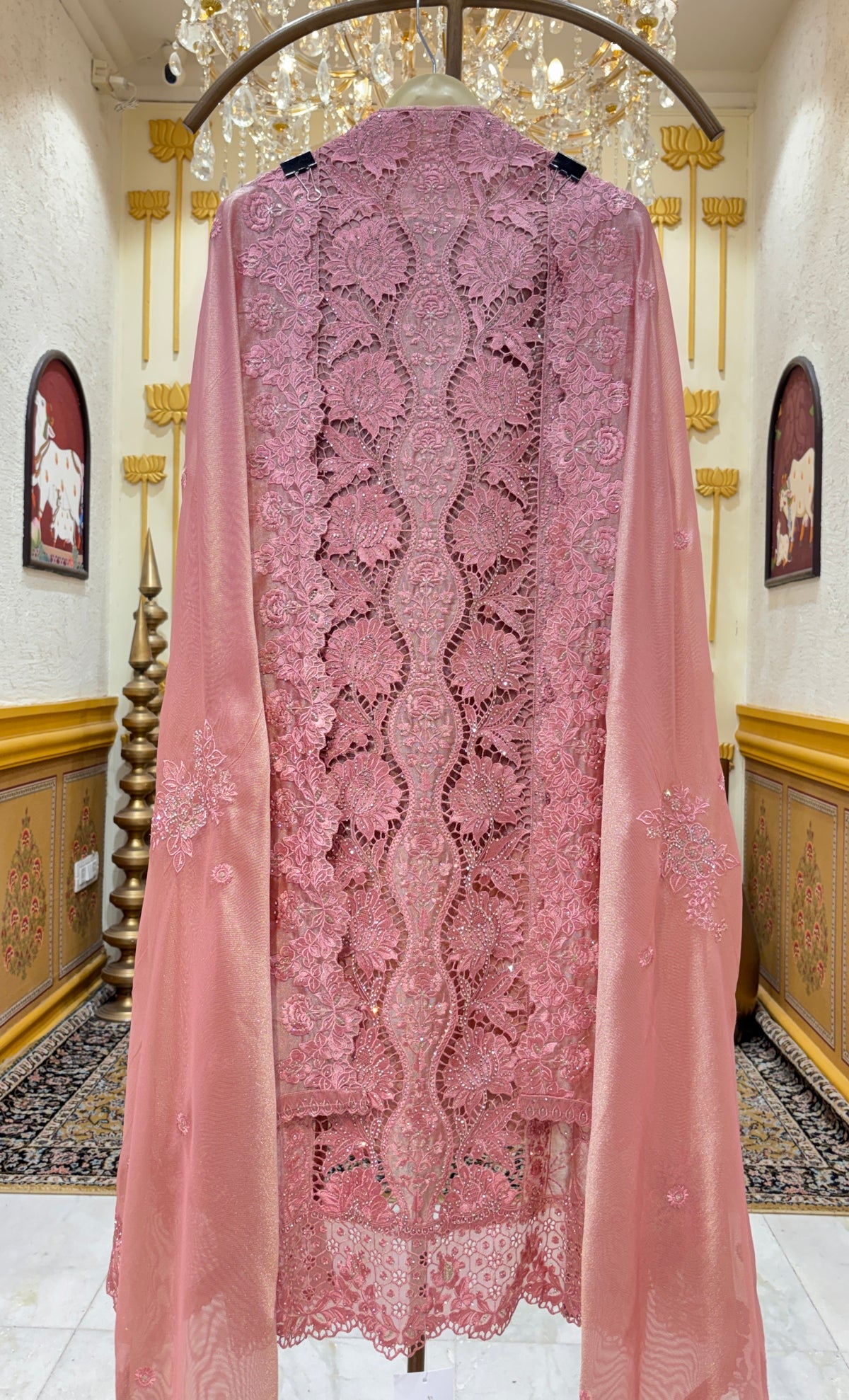 Aafrinoor Suit