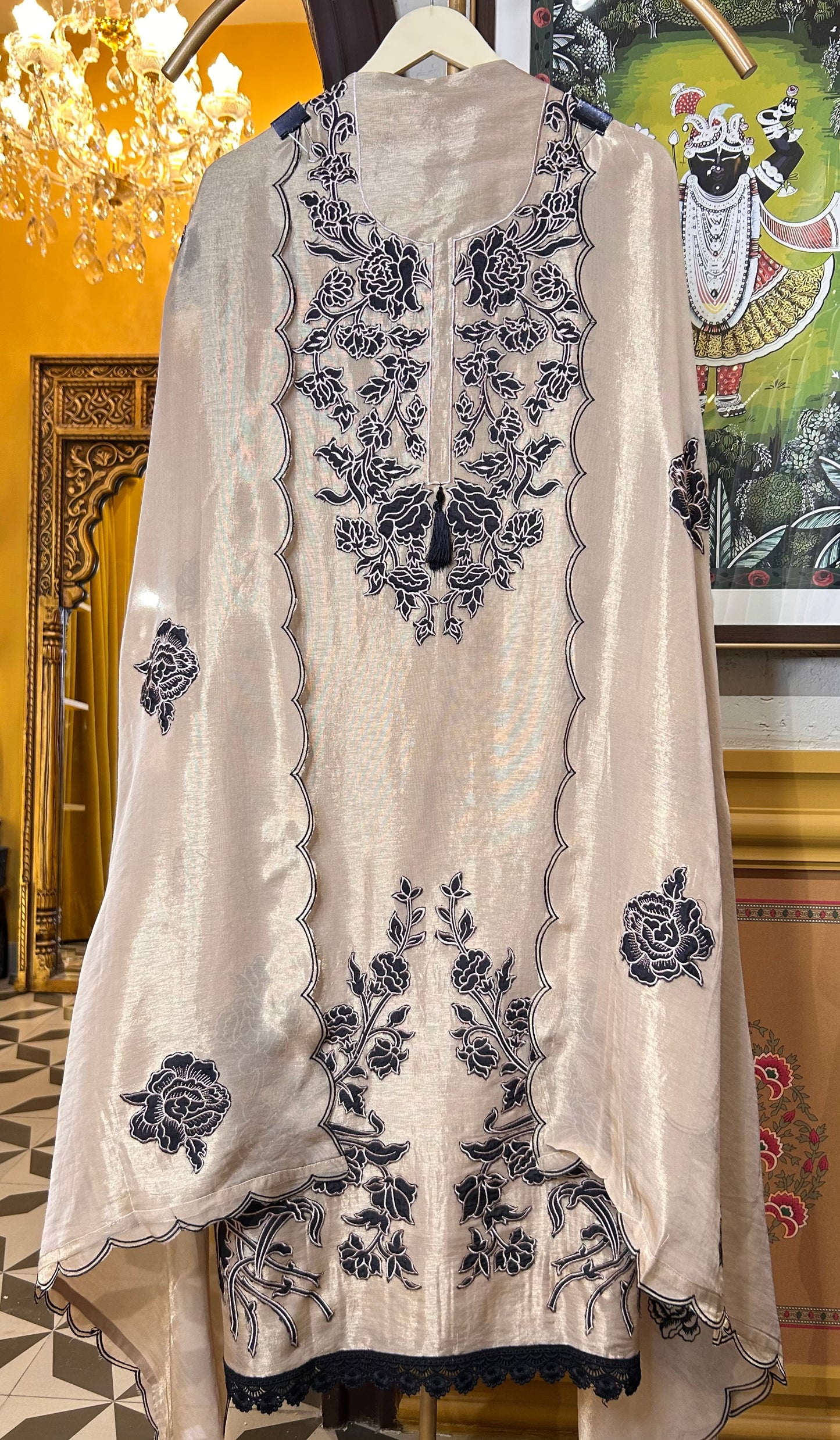 Shabhnami Appliqué Suit (Beige)