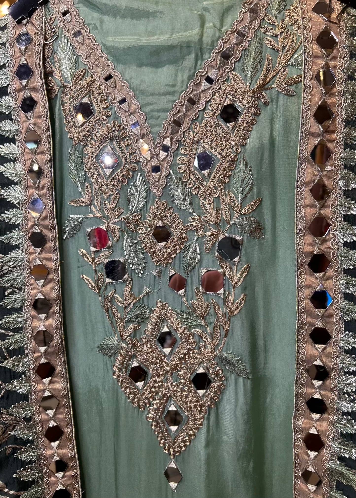 Rimtara Silk Suit (Green)